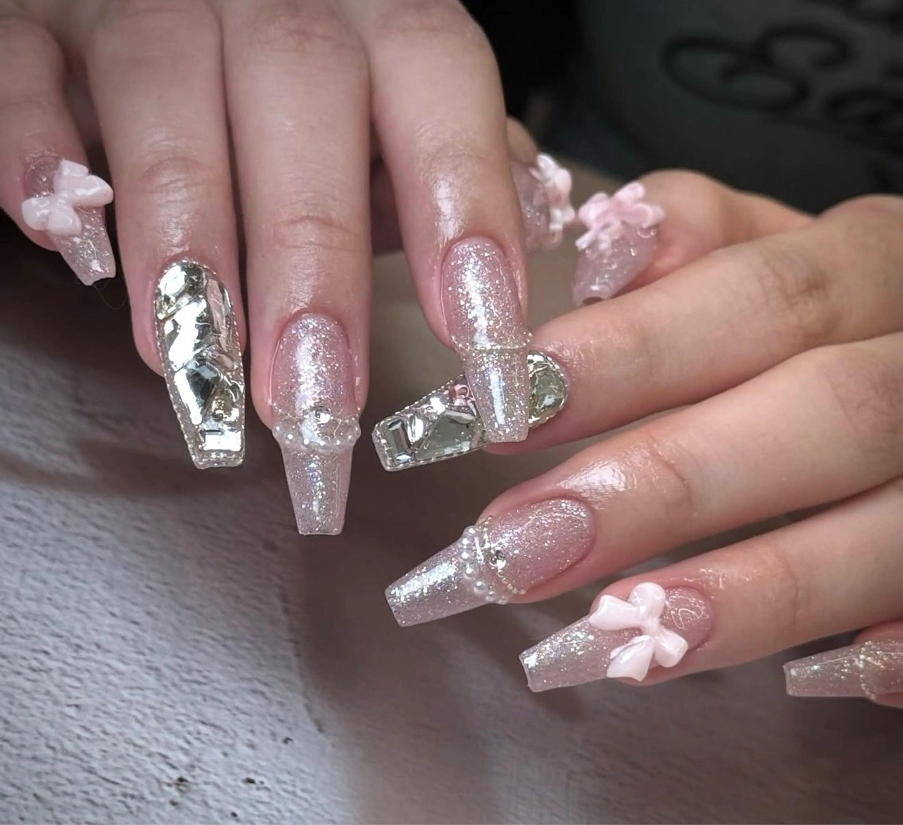 ネイル キラキラネイル マグネットネイル ミラーネイル ニュアンスネイル ワンホンネイル ハンドネイル Lyna 池袋のネイルデザイン