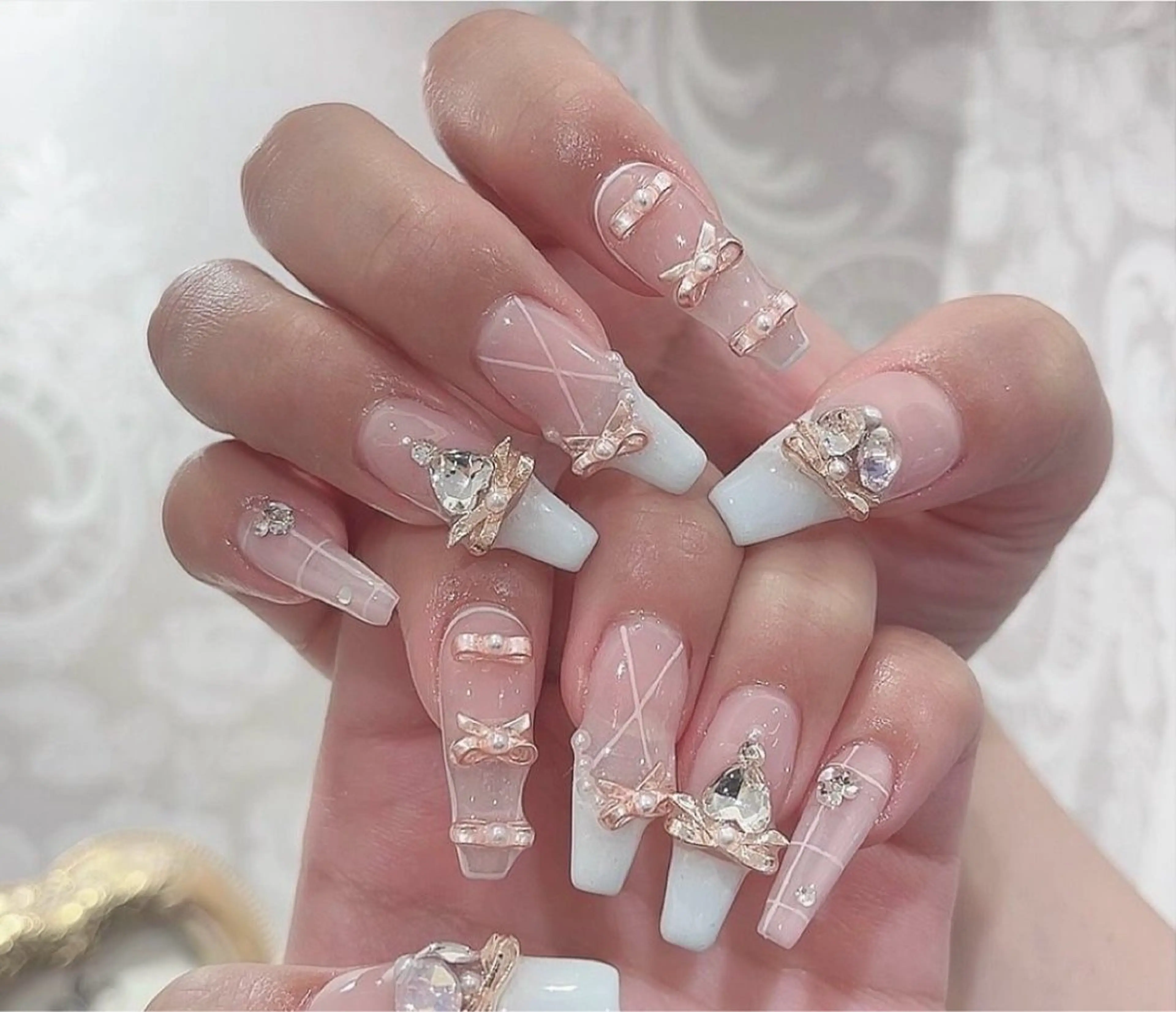 ネイル マグネットネイル ピンク ネイルチップ 冬ネイル クリスマス ハンドネイル Lee Nailsのネイルデザイン