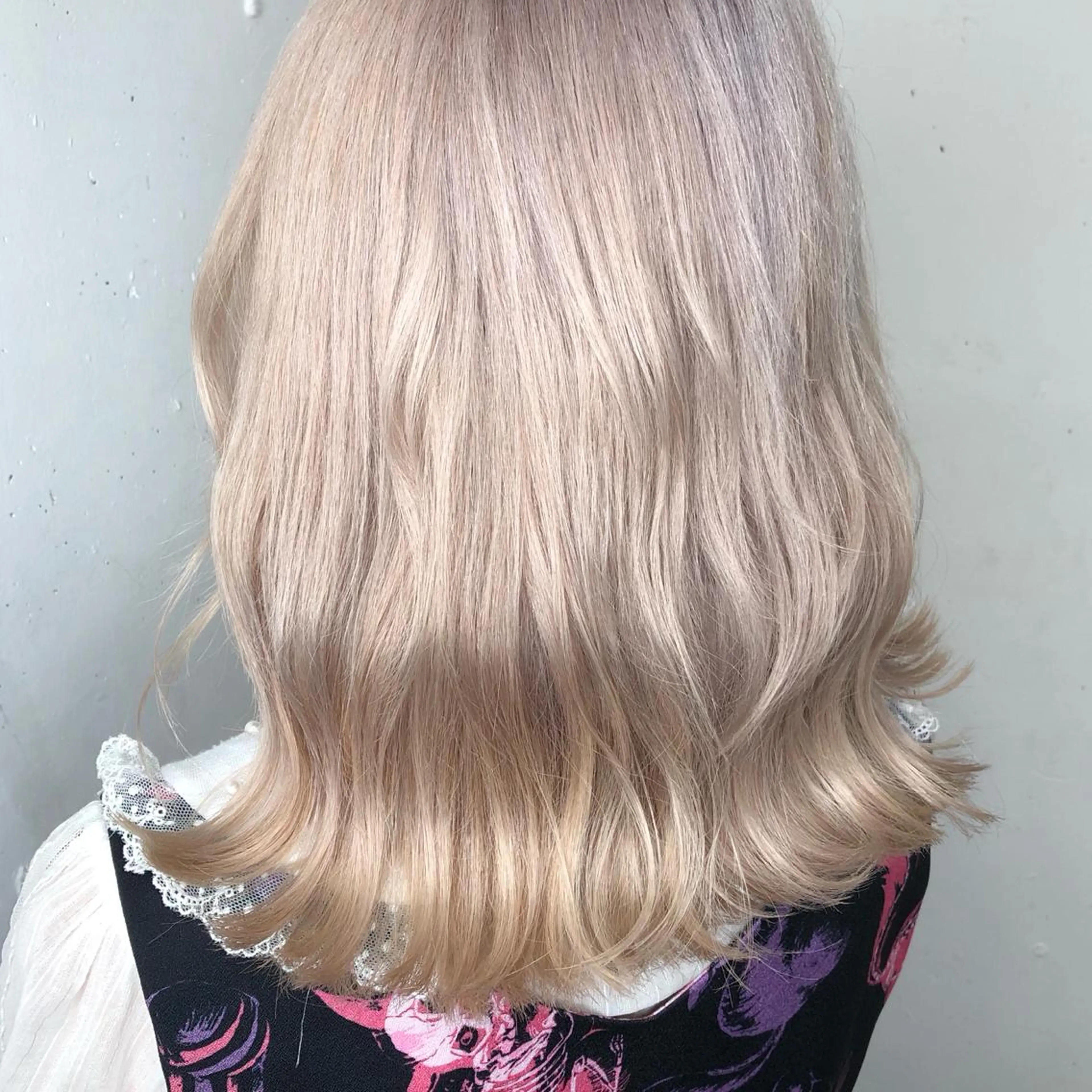 ミディアム カラー パーマ ヘアアレンジ ブリーチ 八巻 晴香のヘアスタイル