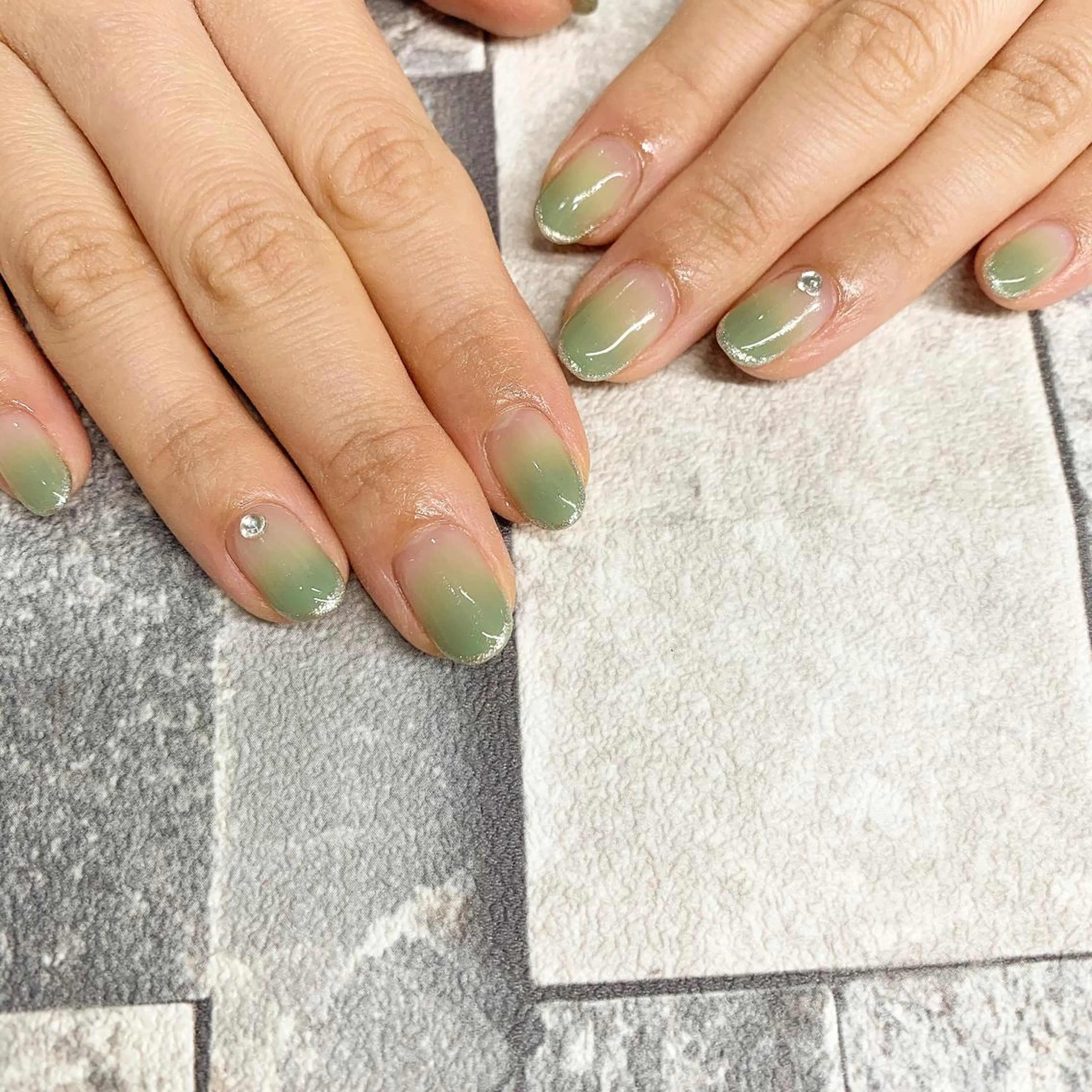 ネイル シンプルネイル ストーンネイル nail salon LIBERAのネイルデザイン