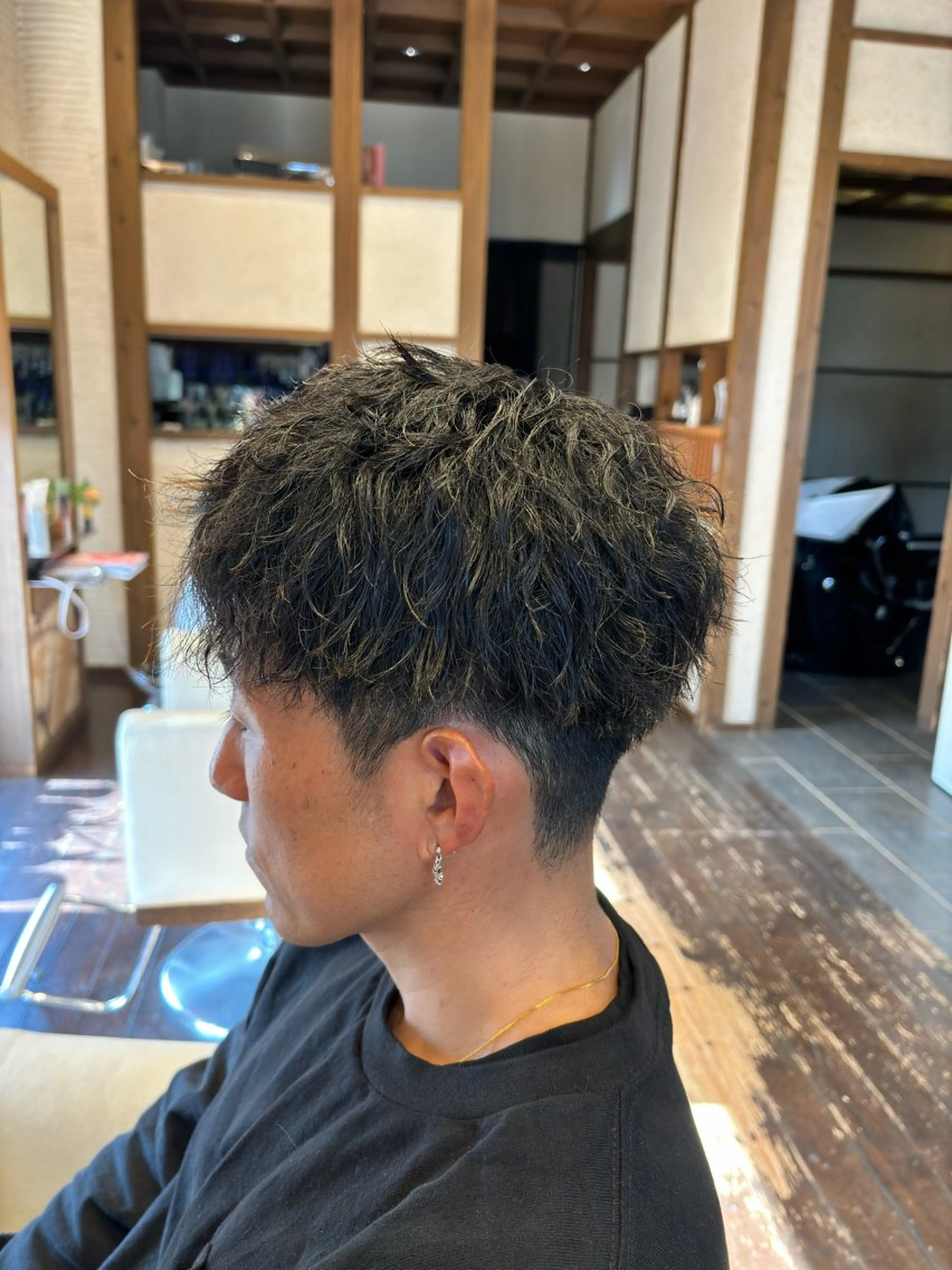 パーマ メンズ メンズパーマ メンズツイストパーマ ツイストパーマ カット パーマ りずむヘアデザイン所属・Rhythm / RYOMAの眉毛・アイブロウイメージ