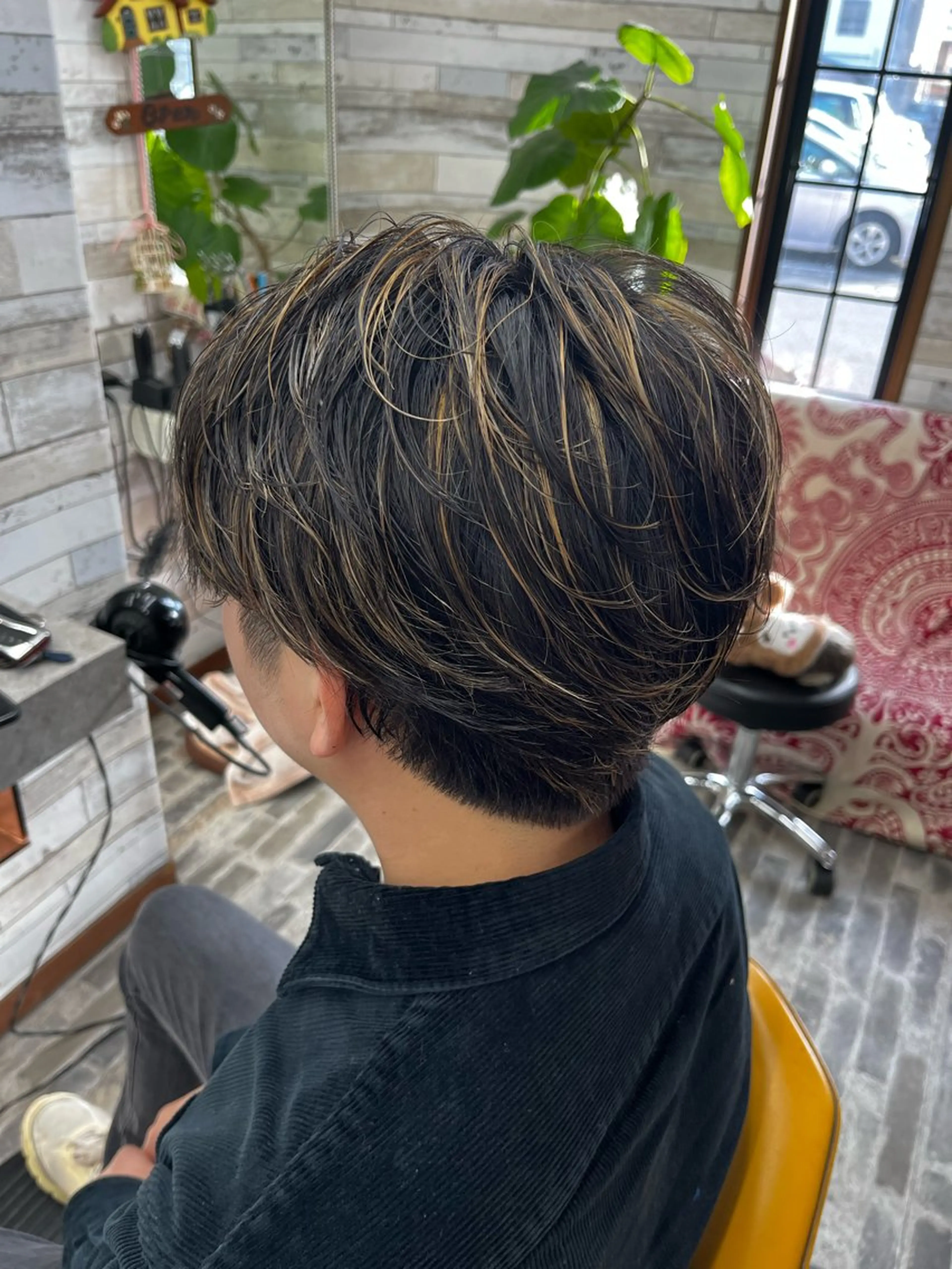 カラー メンズ メンズハイライト ハイライトカラー カット ヘアカラー トリートメント 美容室スージーズ所属・大坪 拓斗のヘアスタイル