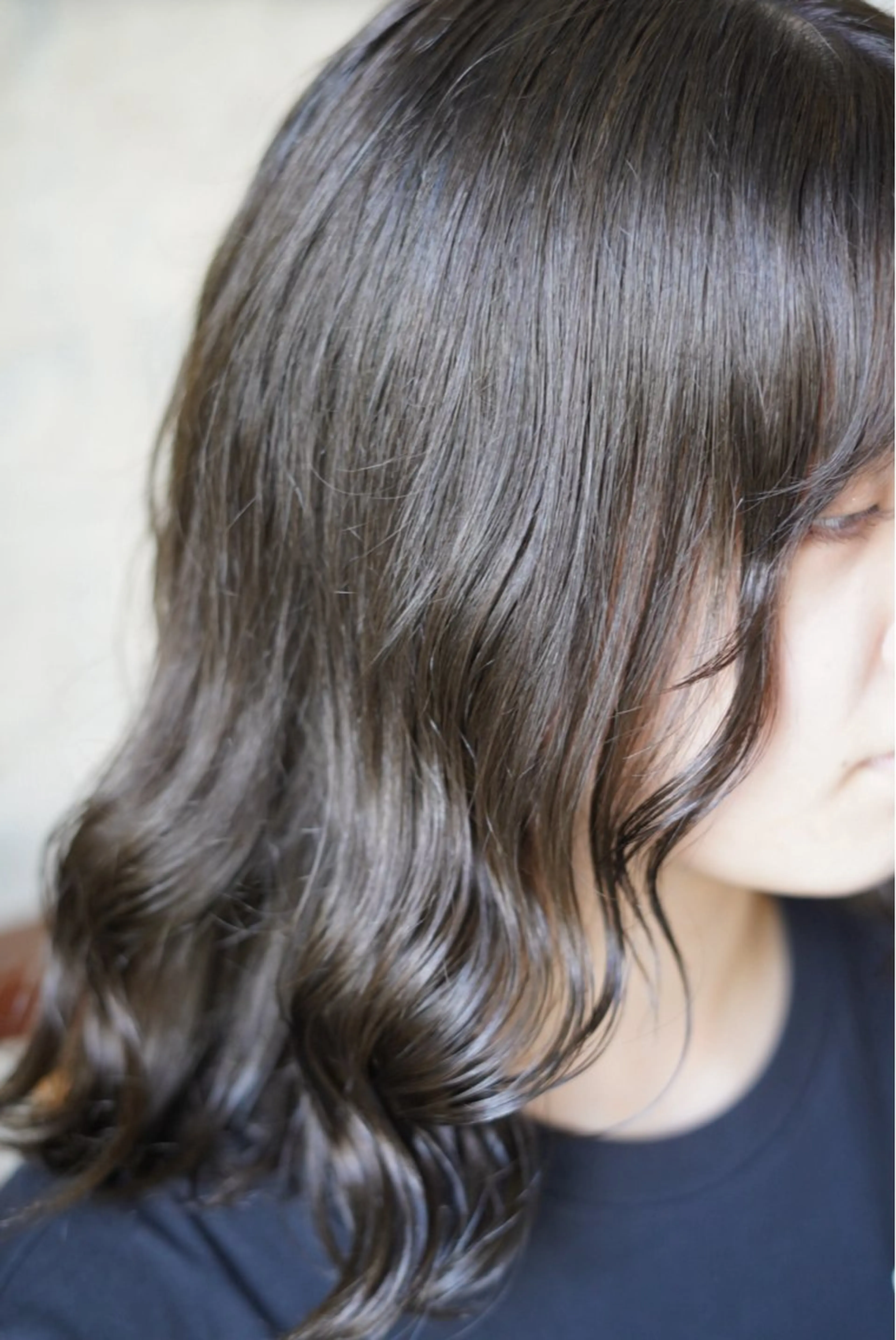 ミディアム Alter所属・MANA /レイヤー /暖色カラーのヘアスタイル