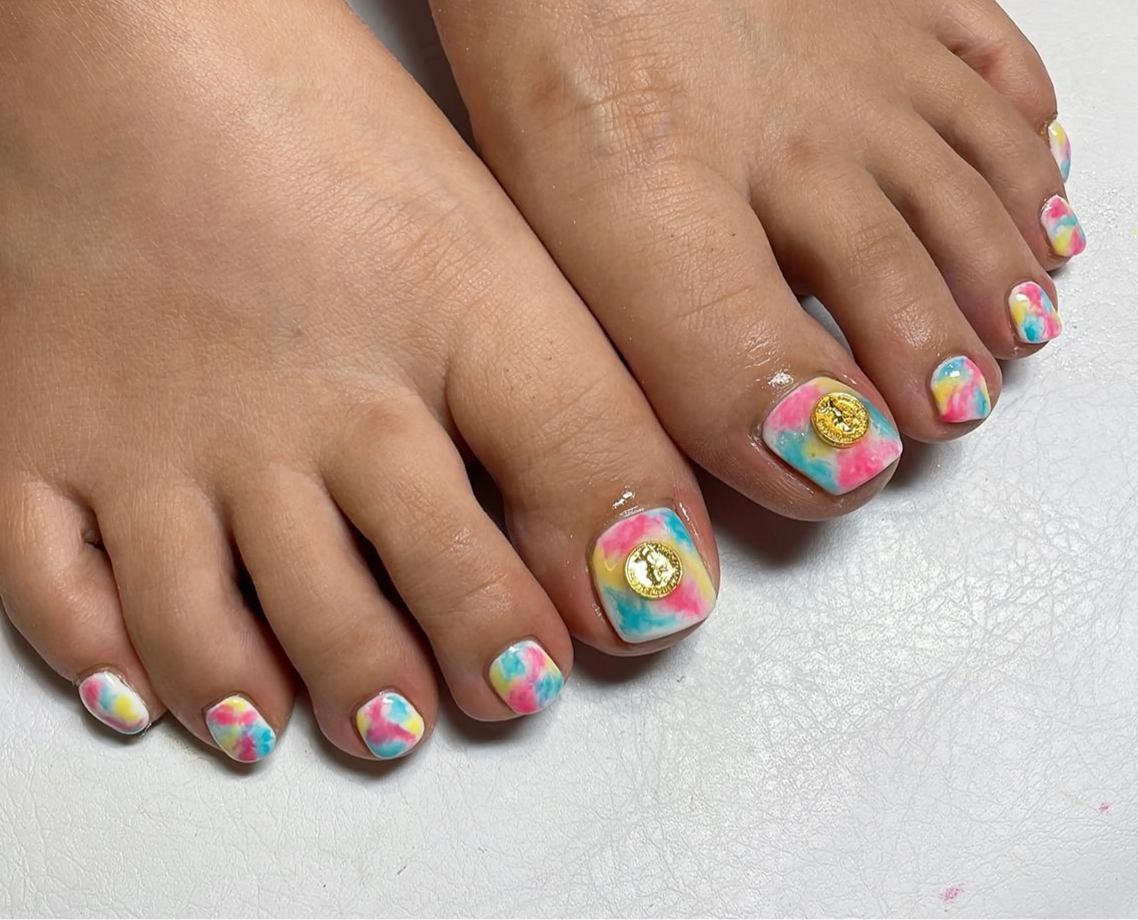 ネイル フットネイル VIERU 🌈🎀💖のネイルデザイン