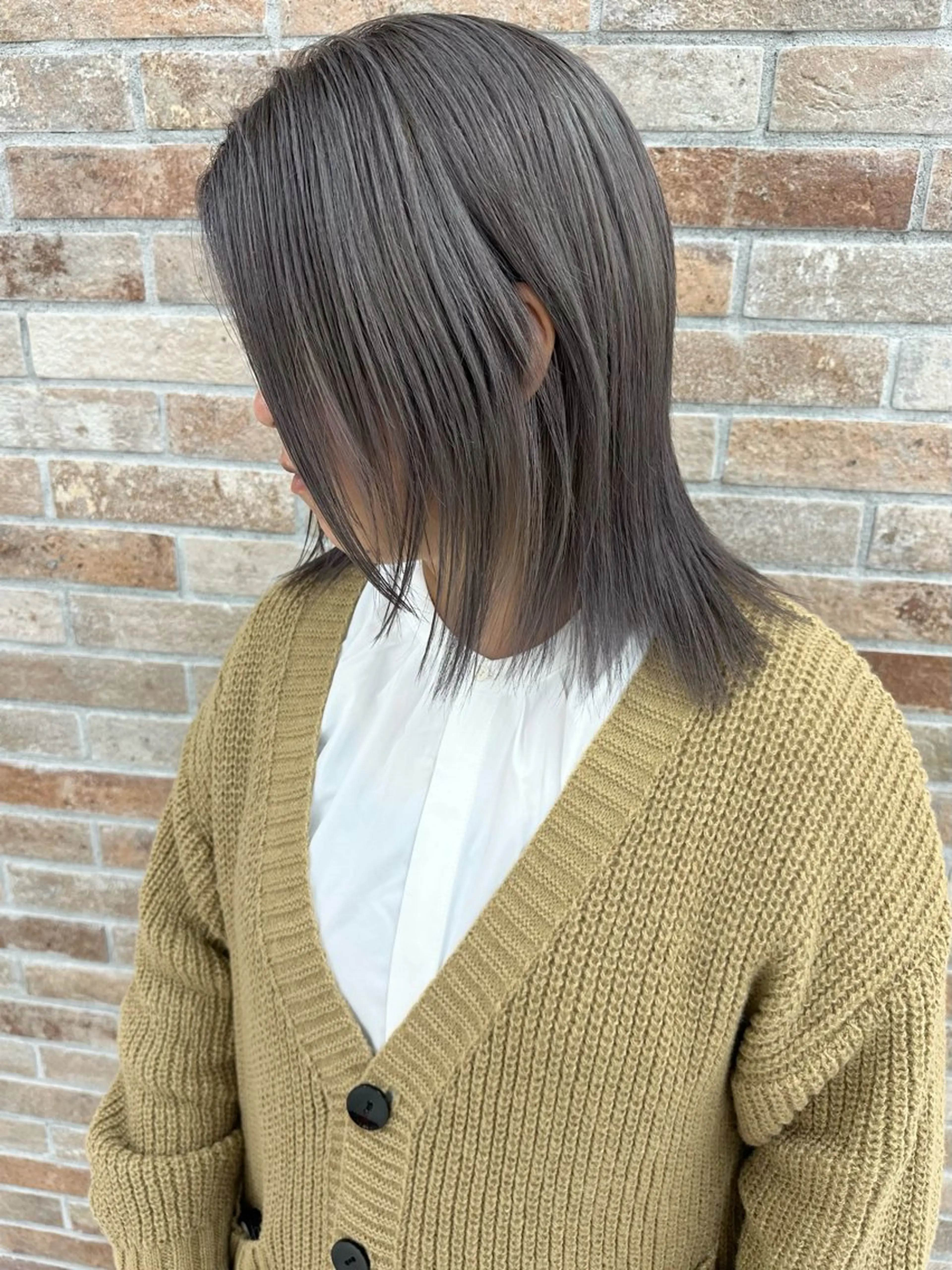 セミロング カラー ブリーチ 透明感カラー グレージュ シルバー シルバーグレージュ 齋藤 らいのヘアスタイル