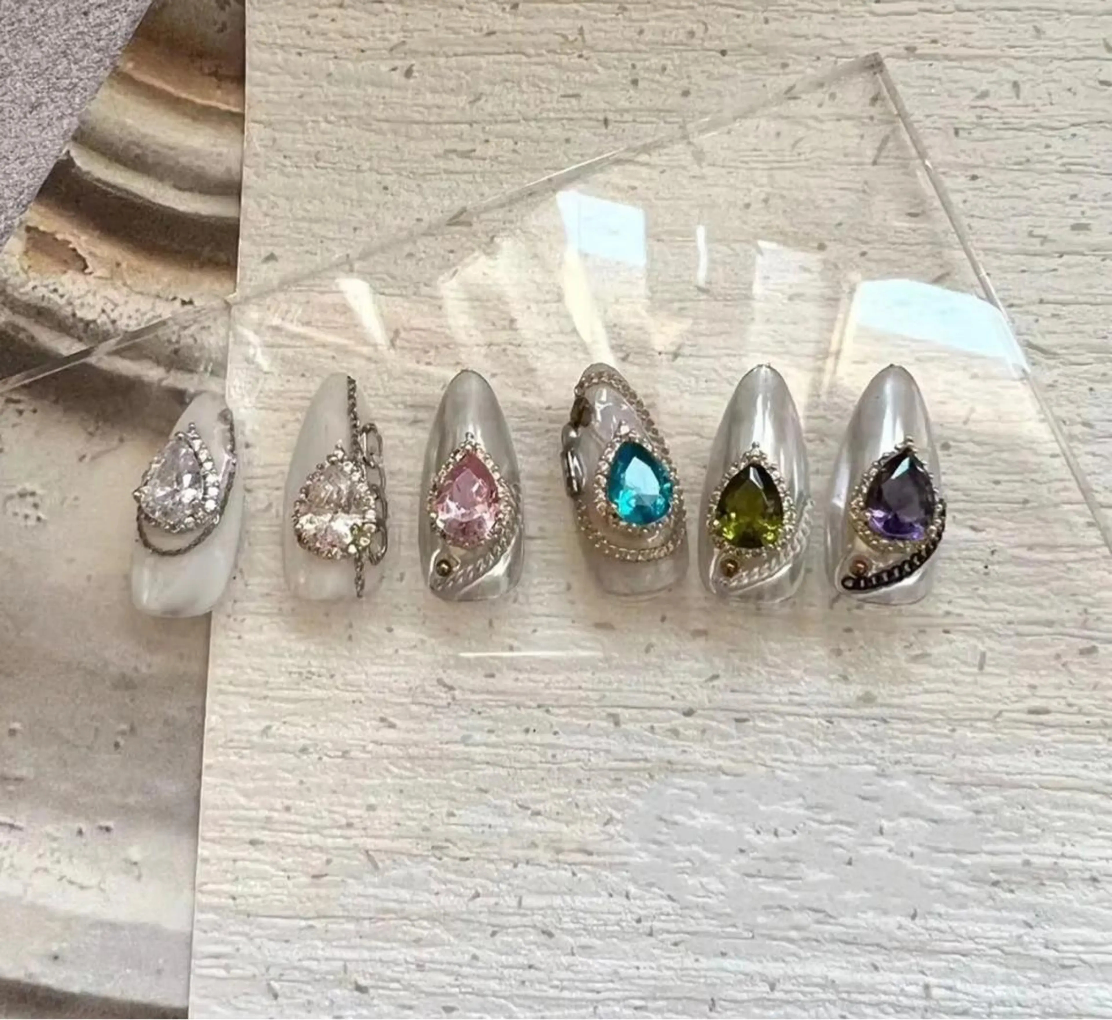 セミロング めぐみのネイルサロン スタッフ練習のネイルデザイン