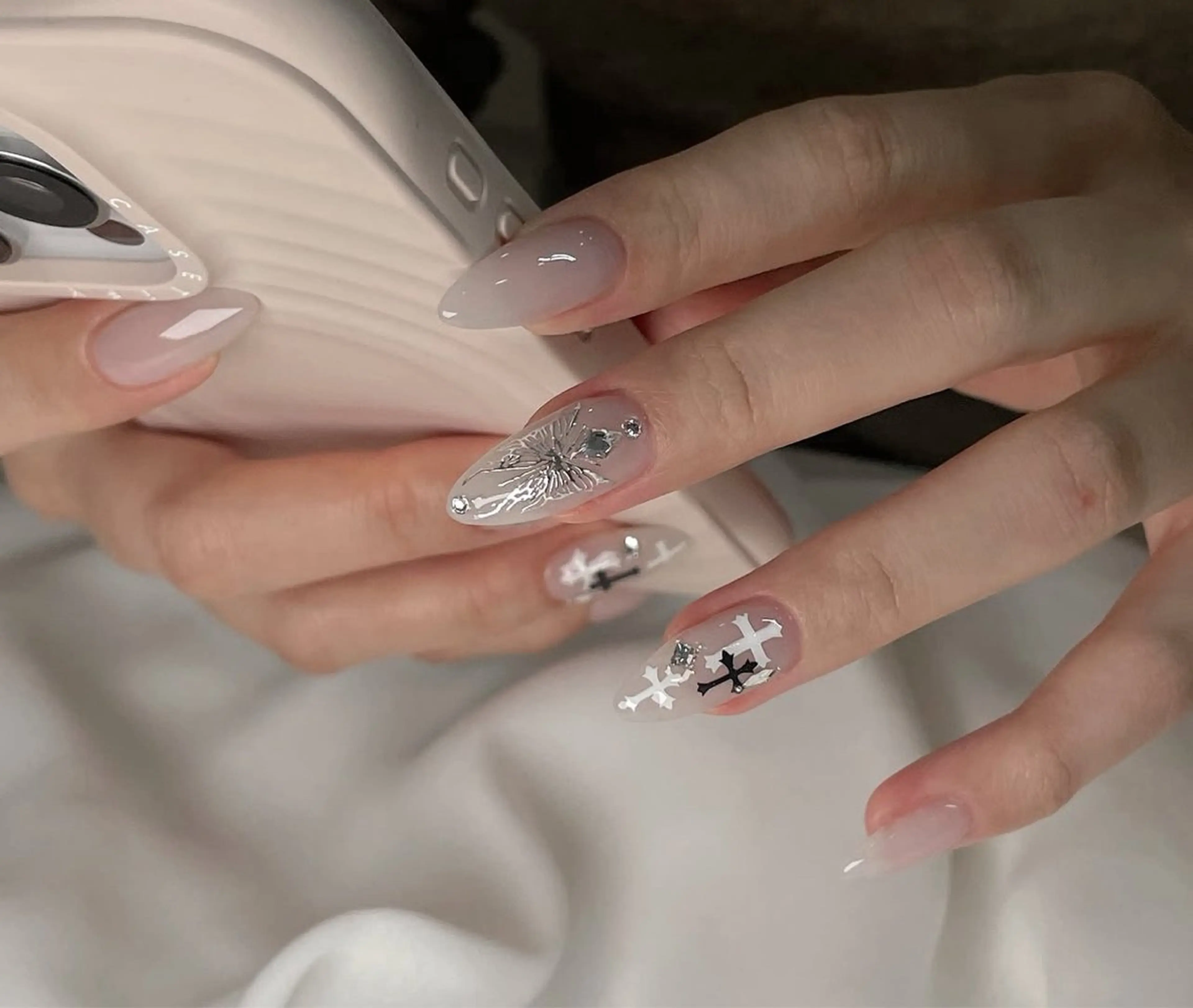 ネイル フラッシュネイル フレンチネイル グラデーション キラキラネイル 韓国ネイル ハンドネイル Lina所属・MeiMei Nail モデル募集のネイルデザイン