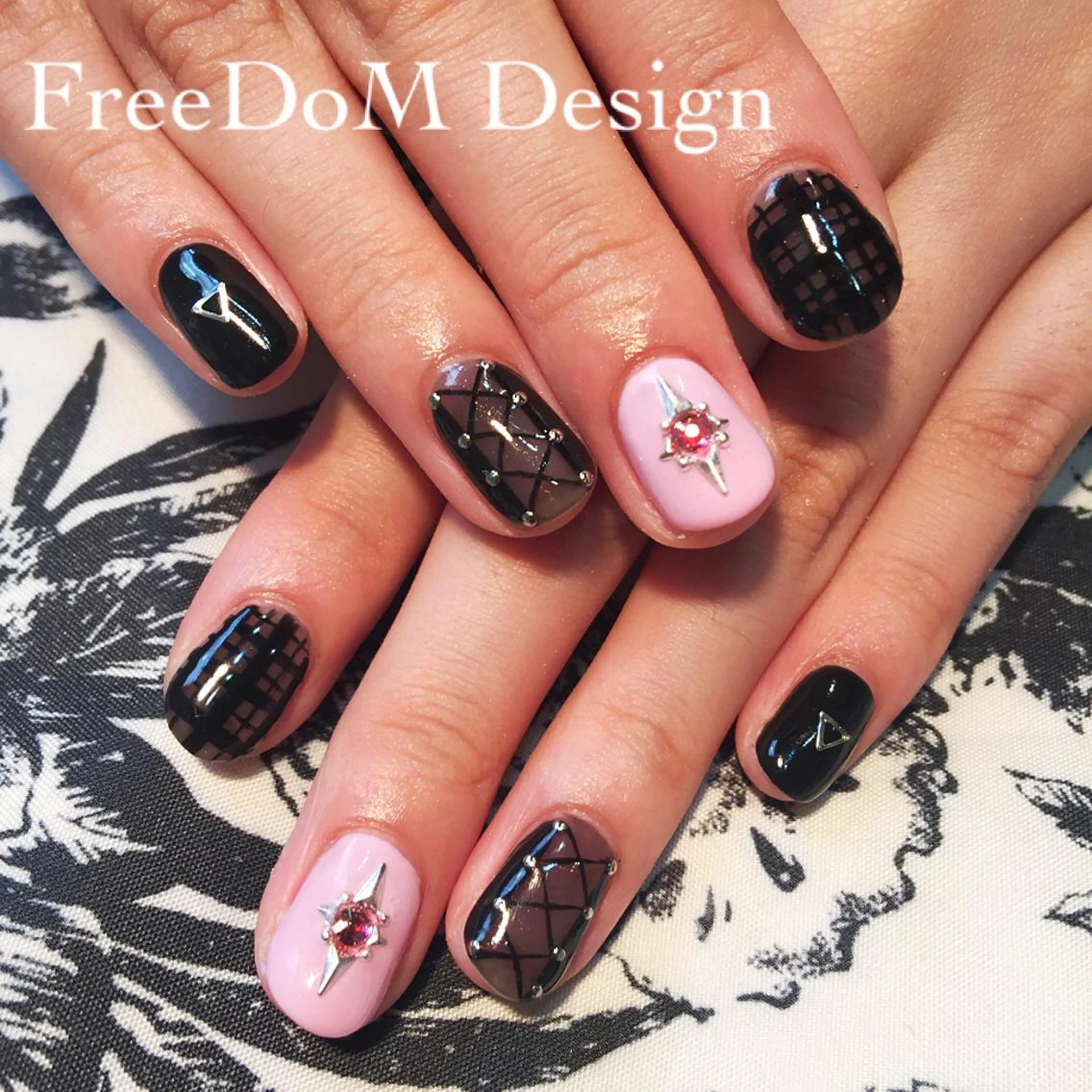 ネイル アートネイル ＦreeDoＭ   Design所属・W KUMIのネイルデザイン