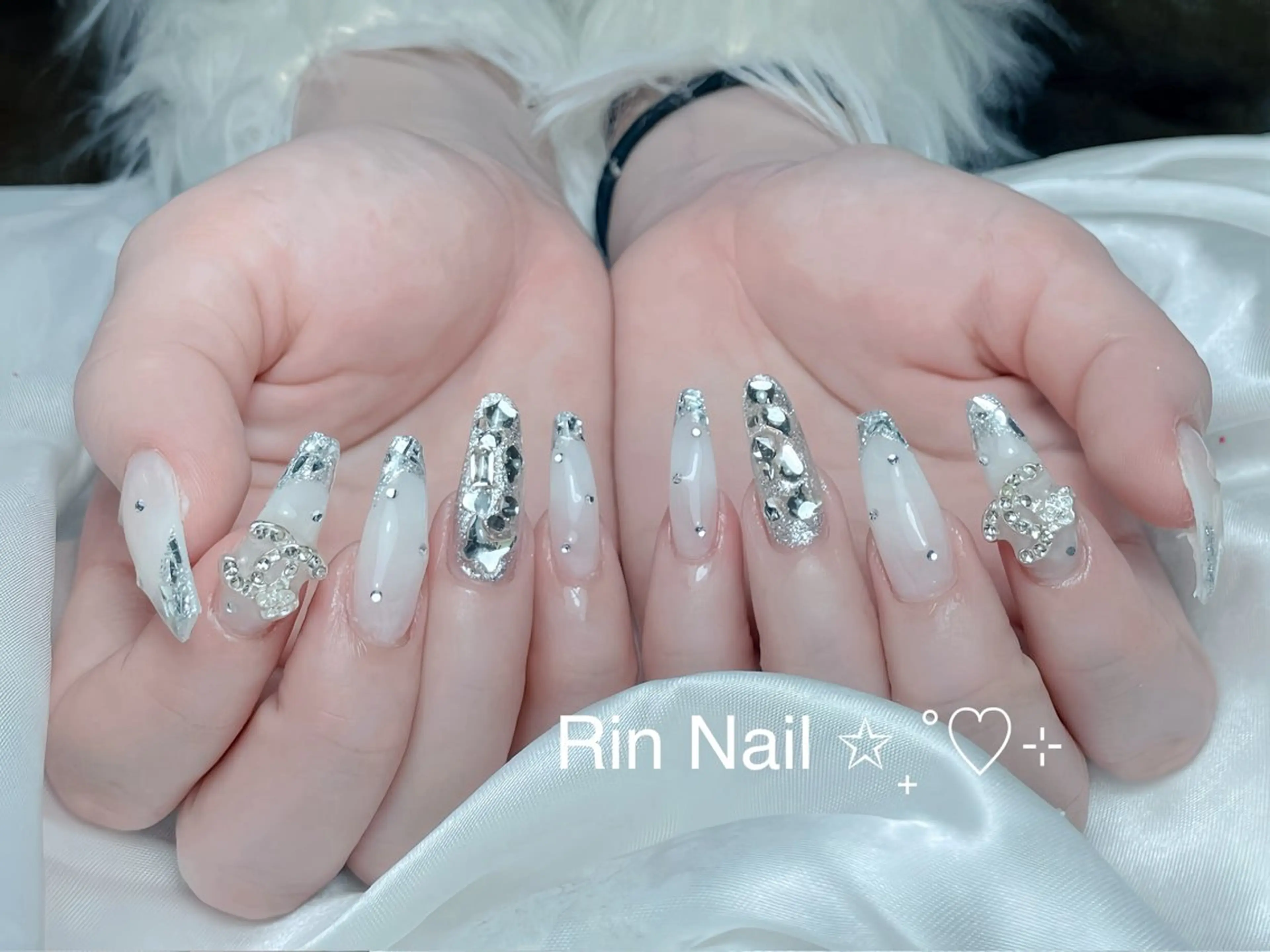 ネイル アートネイル 成人式 ロングネイル スカルプネイル ネイルチップ ハンドネイル Rin Nail 新大久保店のネイルデザイン