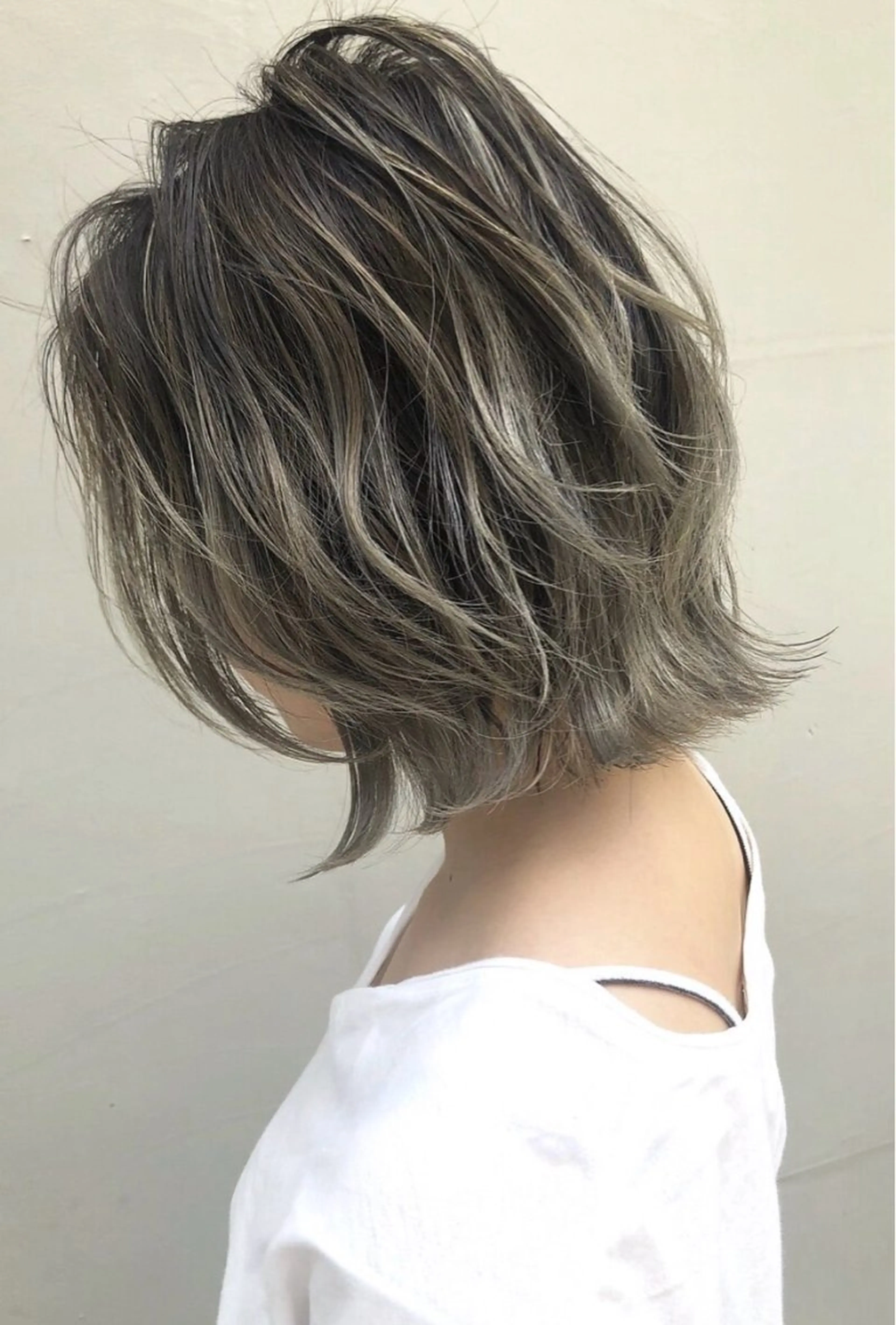ミディアム カラー 青木 捺稀のヘアスタイル