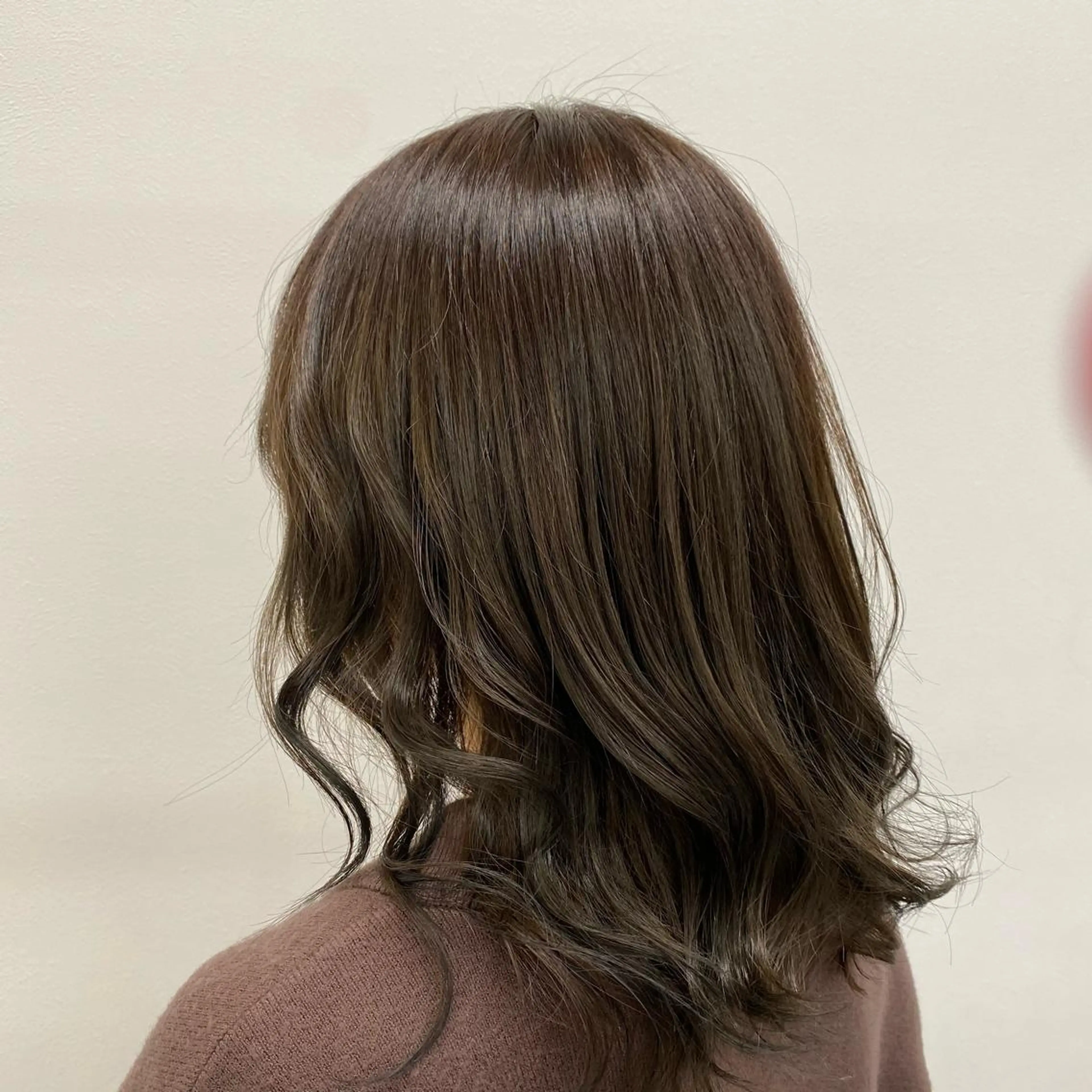 ミディアム カラー ヘアアレンジ グレージュ オリーブグレージュ オリーブグレー 透明感×韓流ハイ トーン🫧RYUTAのヘアスタイル