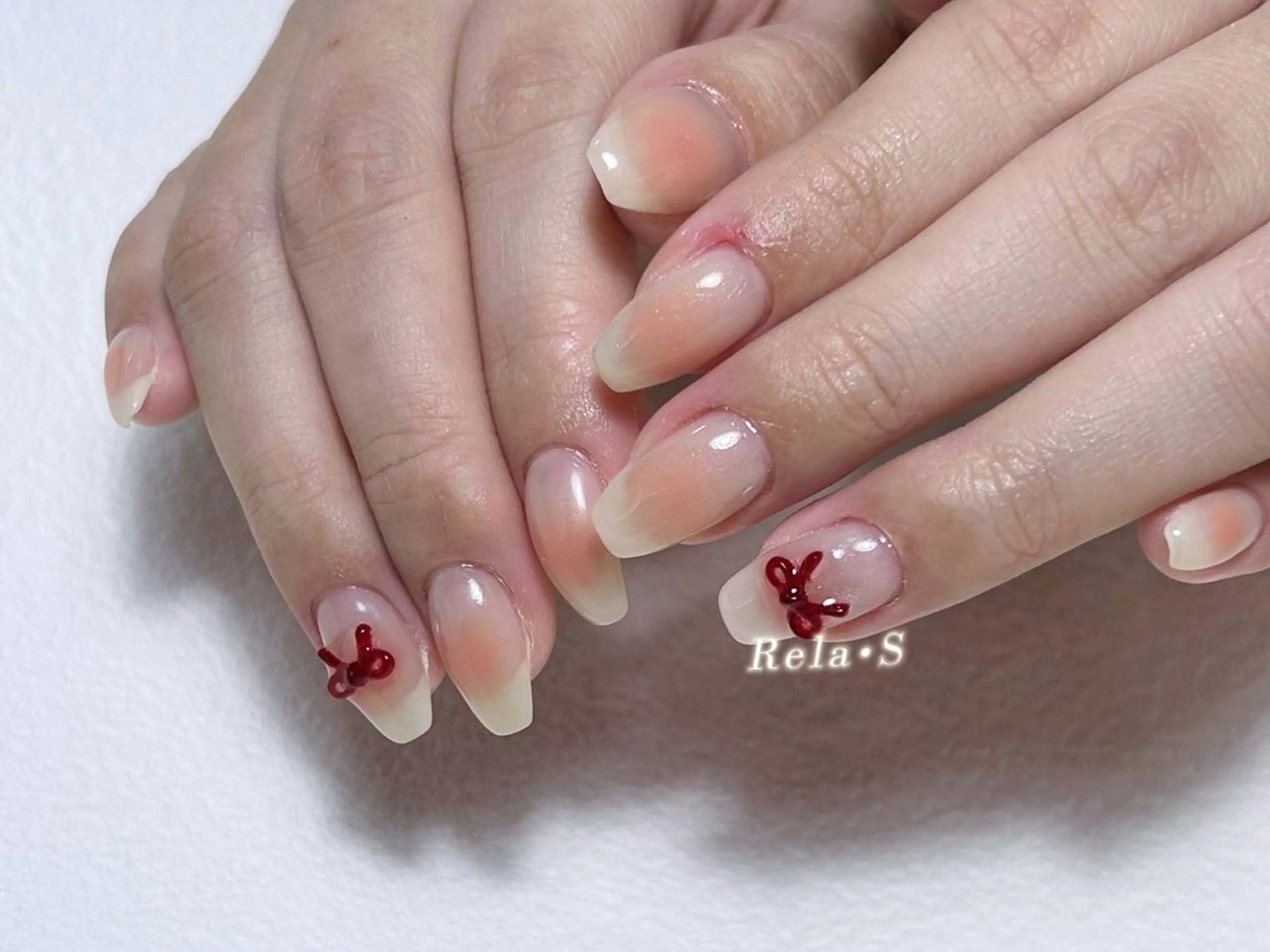 ネイル オーロラネイル 長さ出し フレンチネイル ジェルネイル ガラスフレンチ ハンドネイル Rela・S NAILのネイルデザイン