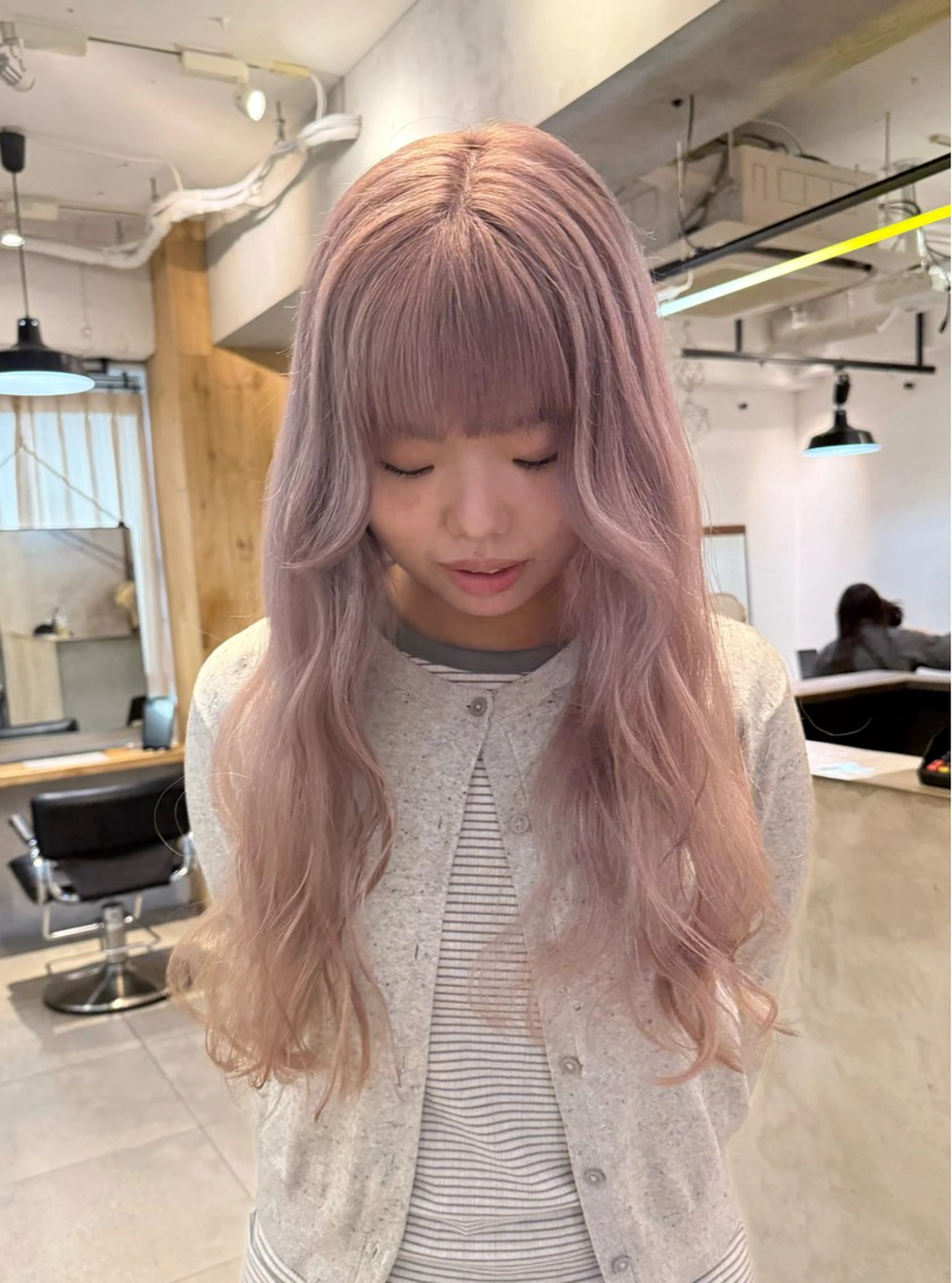 ロング カラー ミルクティー× グレージュMOMOのヘアスタイル