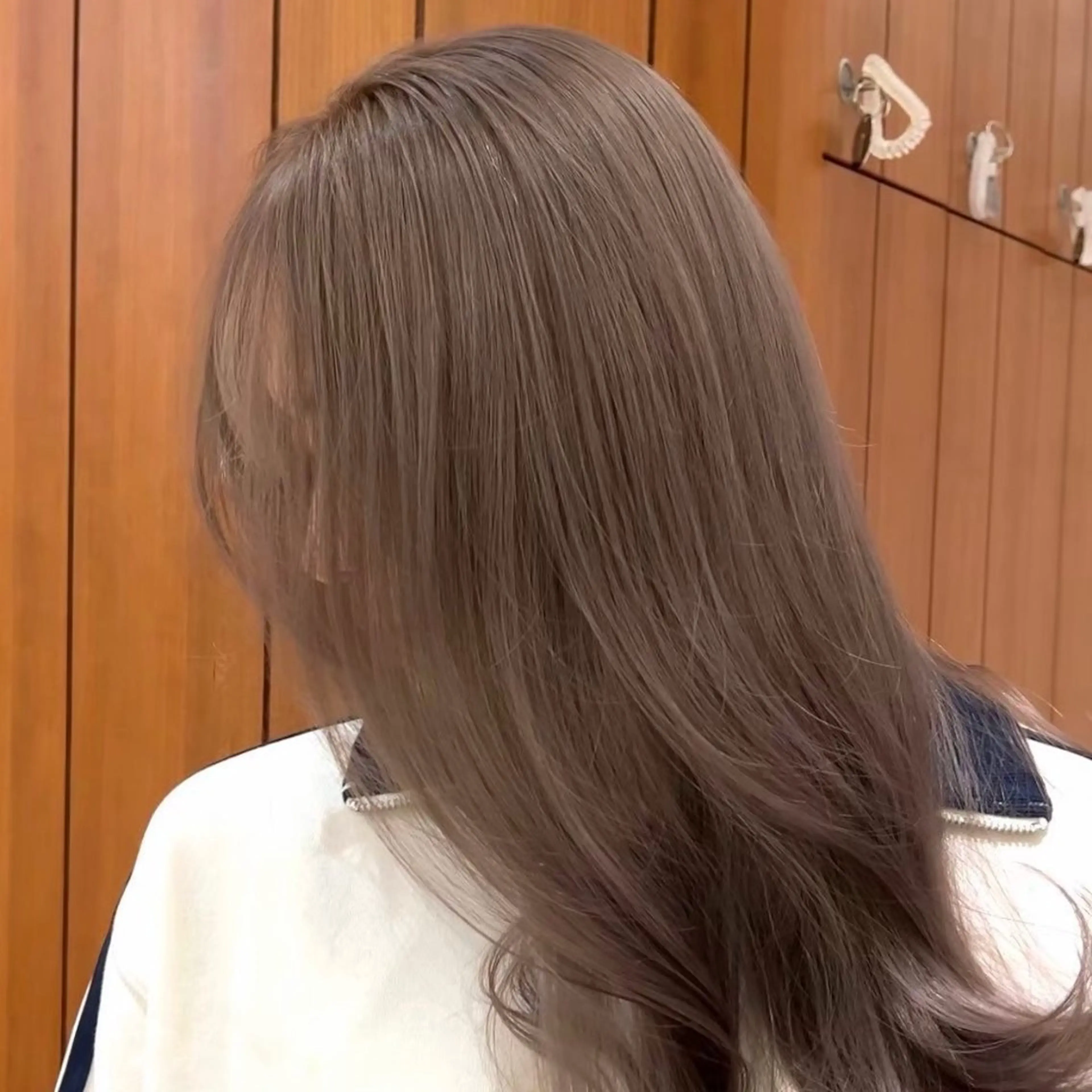 ミディアム カラー ベージュカラー ブリーチ ブロンド ケアブリーチ 透明感カラー カット ヘアカラー トリートメント 新宿/韓国ボブ/ レイヤーボブしょうごのヘアスタイル