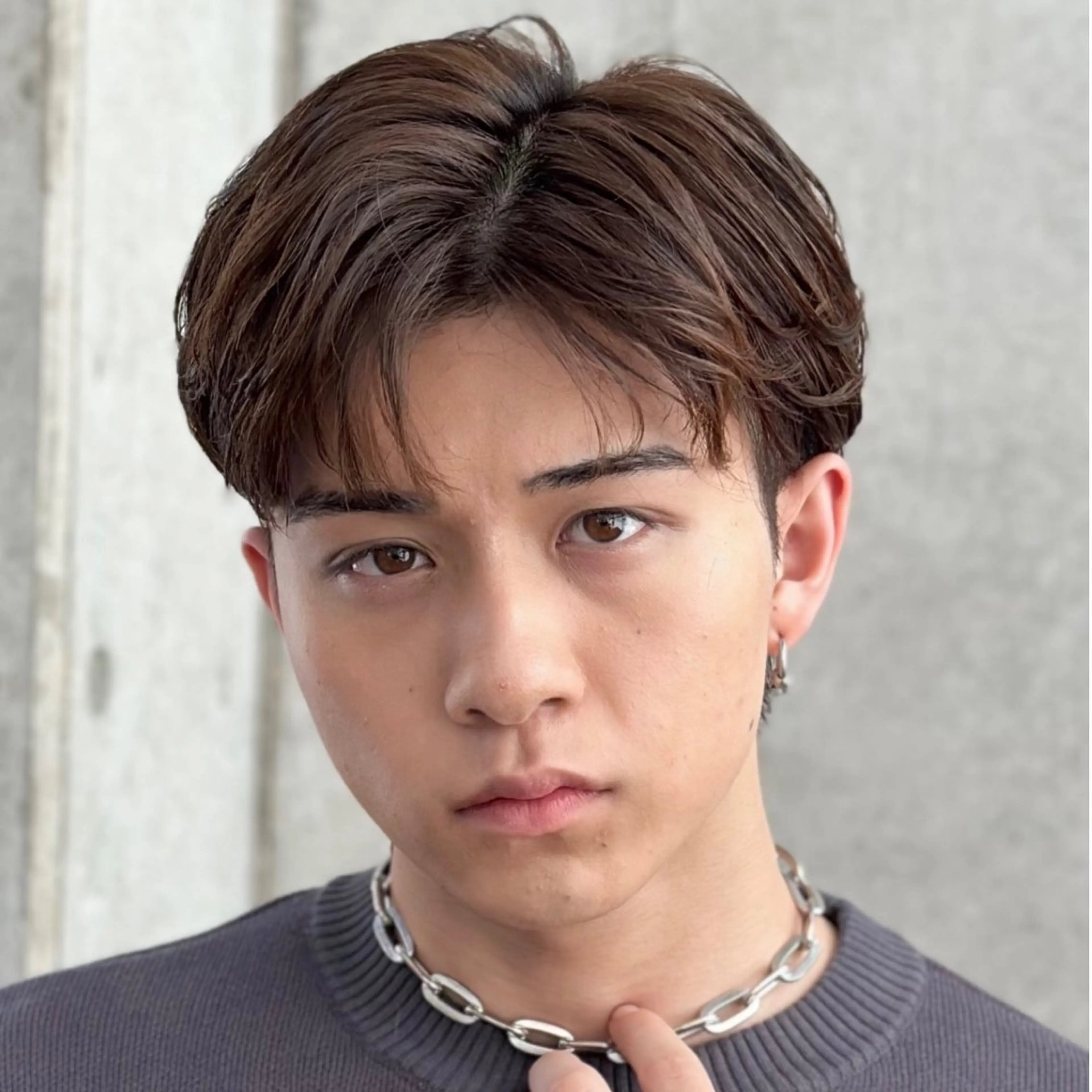 ショート カラー パーマ メンズ カルマパーマ メンズ韓国風 メンズパーマ 韓国風ヘア ショートヘア カット ヘアカラー パーマ 【池袋店 店長】伊藤 昂樹/曲がる縮毛矯正のヘアスタイル