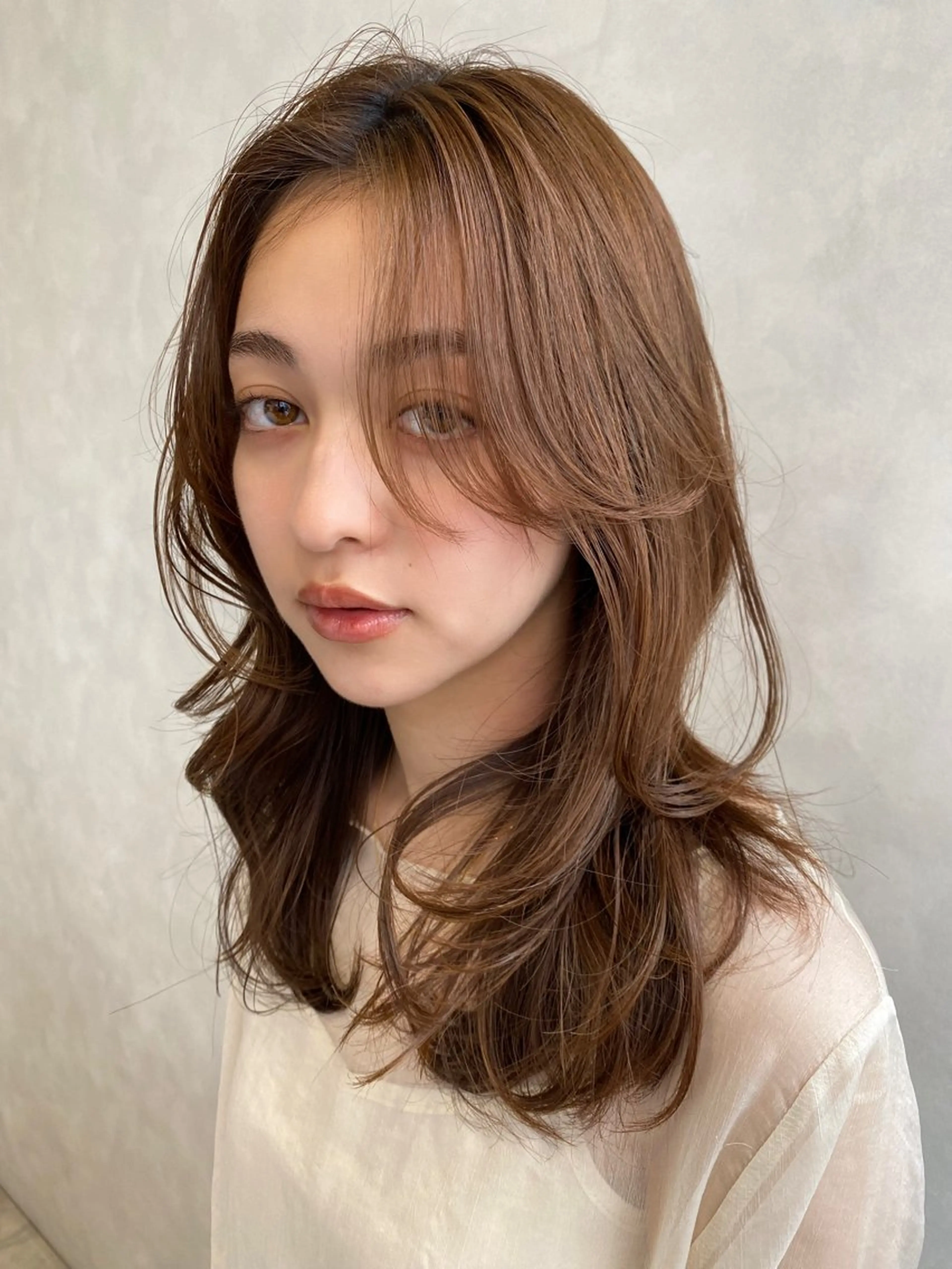 ミディアム むく。/顔周りカット /透明感カラーのヘアスタイル