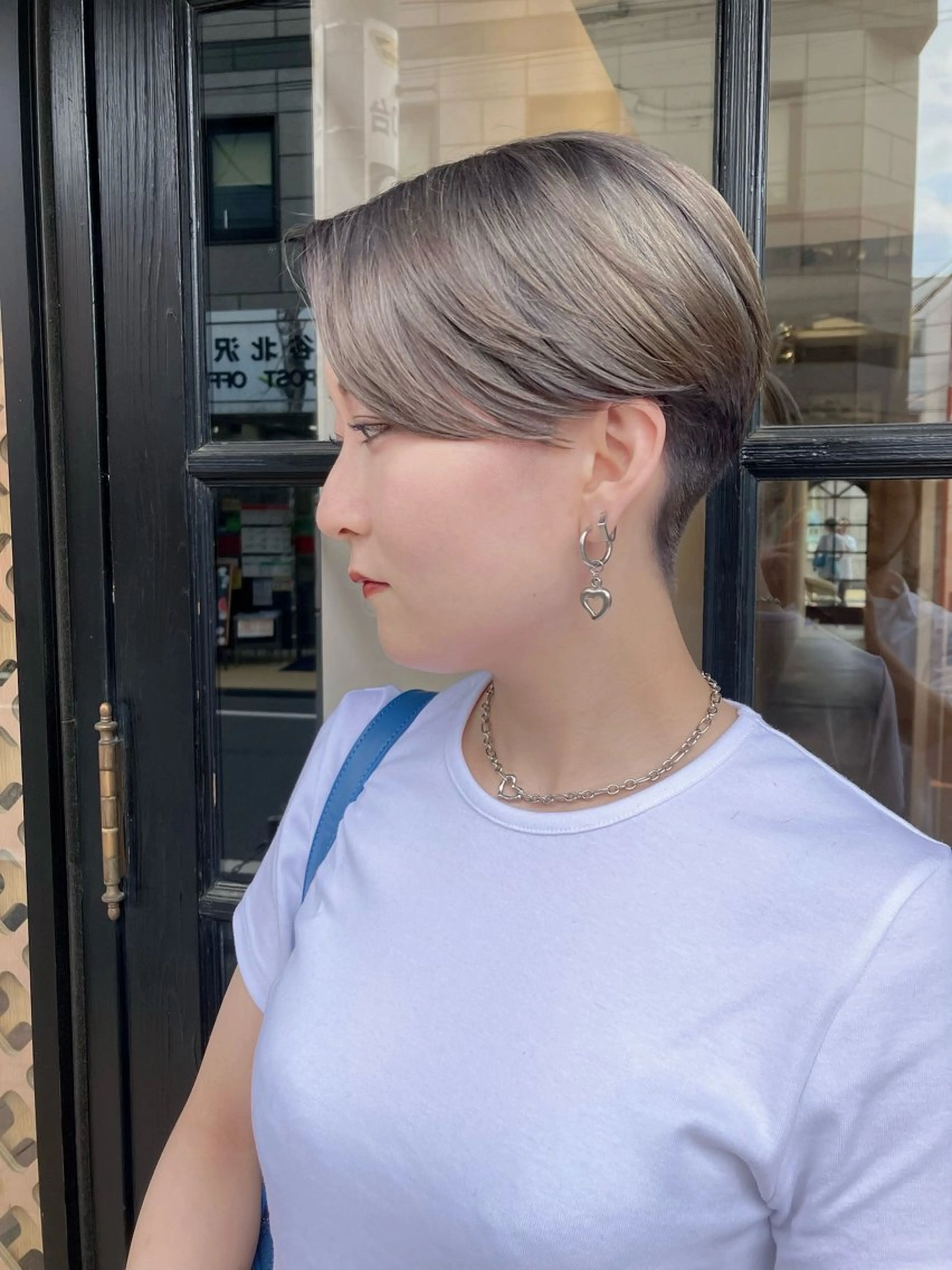 ショート カラー ハンサムショート アディクシーカラー ブリーチ ショートヘア カット ヘアカラー 川間 将彦のヘアスタイル