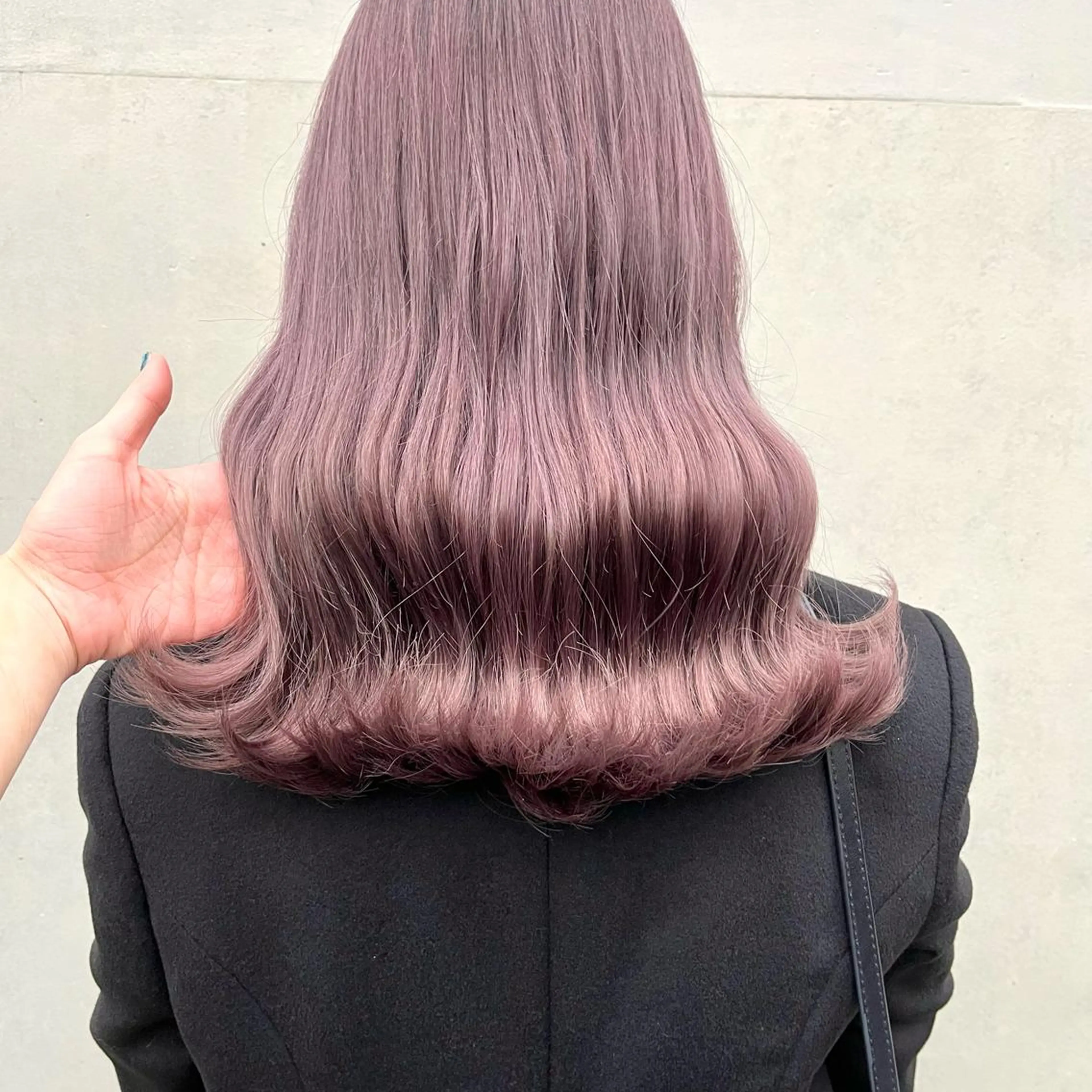 ミディアム カラー ヘアアレンジ ブラウンカラー ラベンダーカラー ラベンダーブラウン 八巻 晴香のヘアスタイル