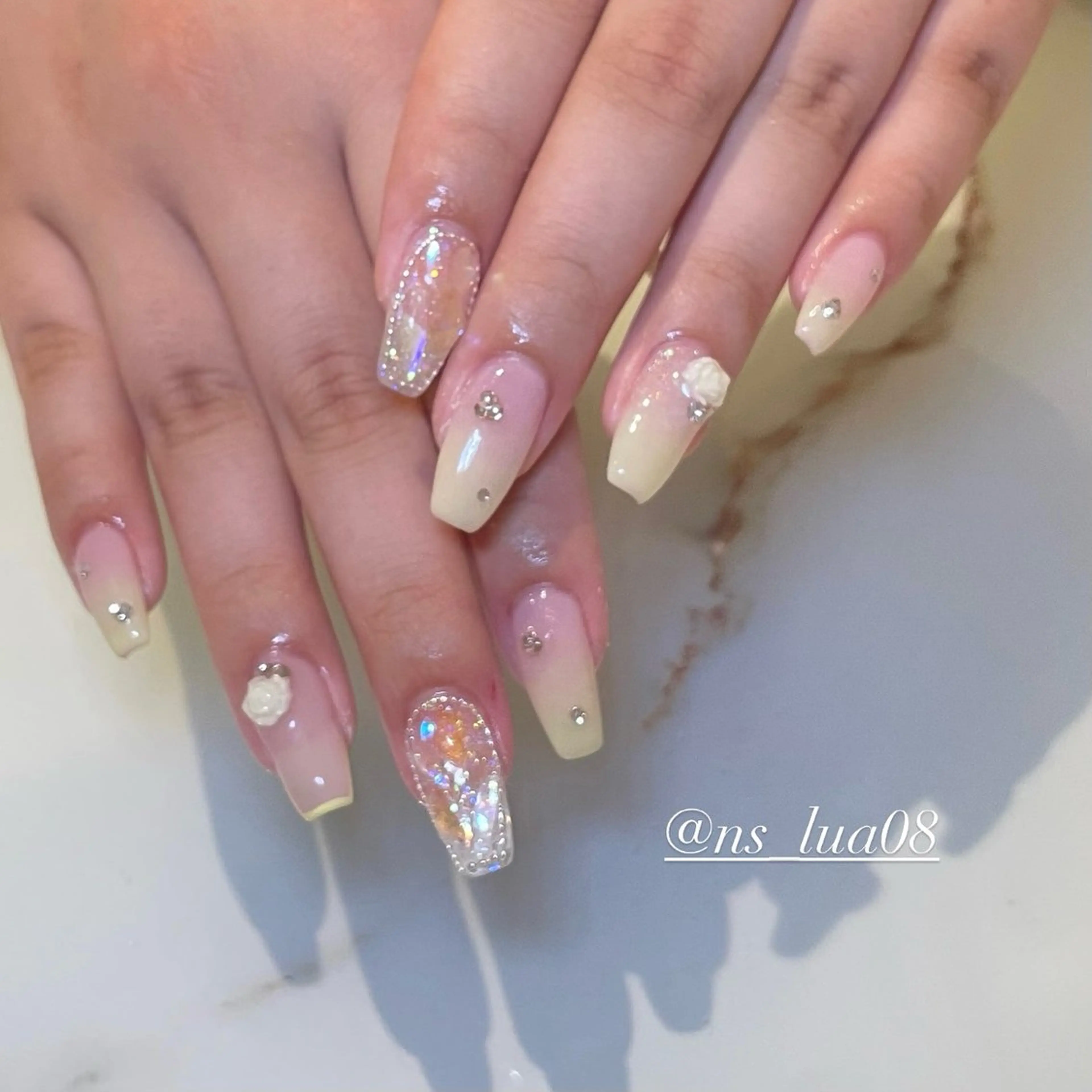 ネイル ハンドネイル Lua🌙ワンホン♡ ギャル♡推し活♡のネイルデザイン