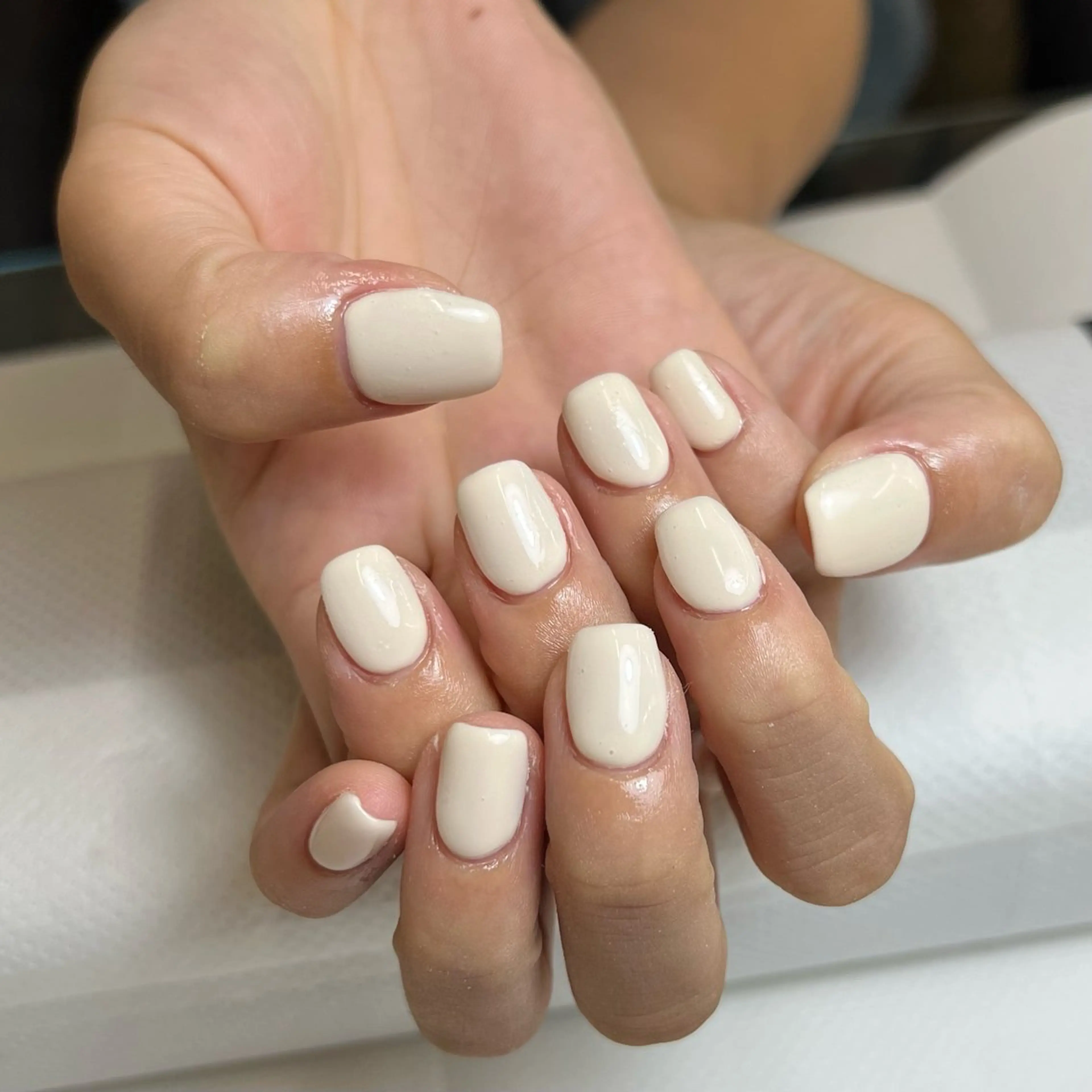 ネイル ワンカラーネイル ホワイト ハンドネイル Nishimura Amiのネイルデザイン