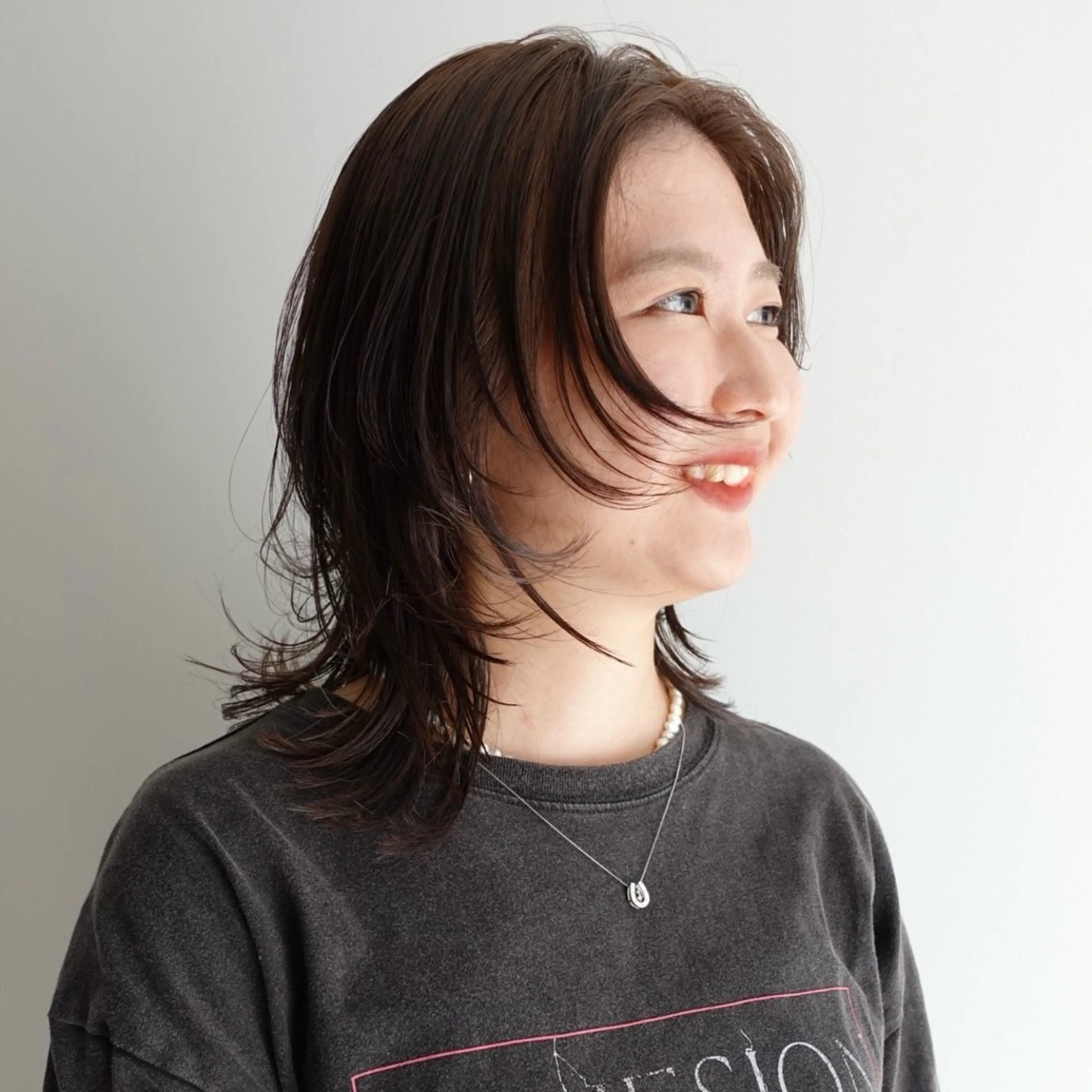 ミディアム カラー ヘアアレンジ レイヤーカット ウルフカット カット ヘアカラー 🌐サトウ リョウ🌐のヘアスタイル