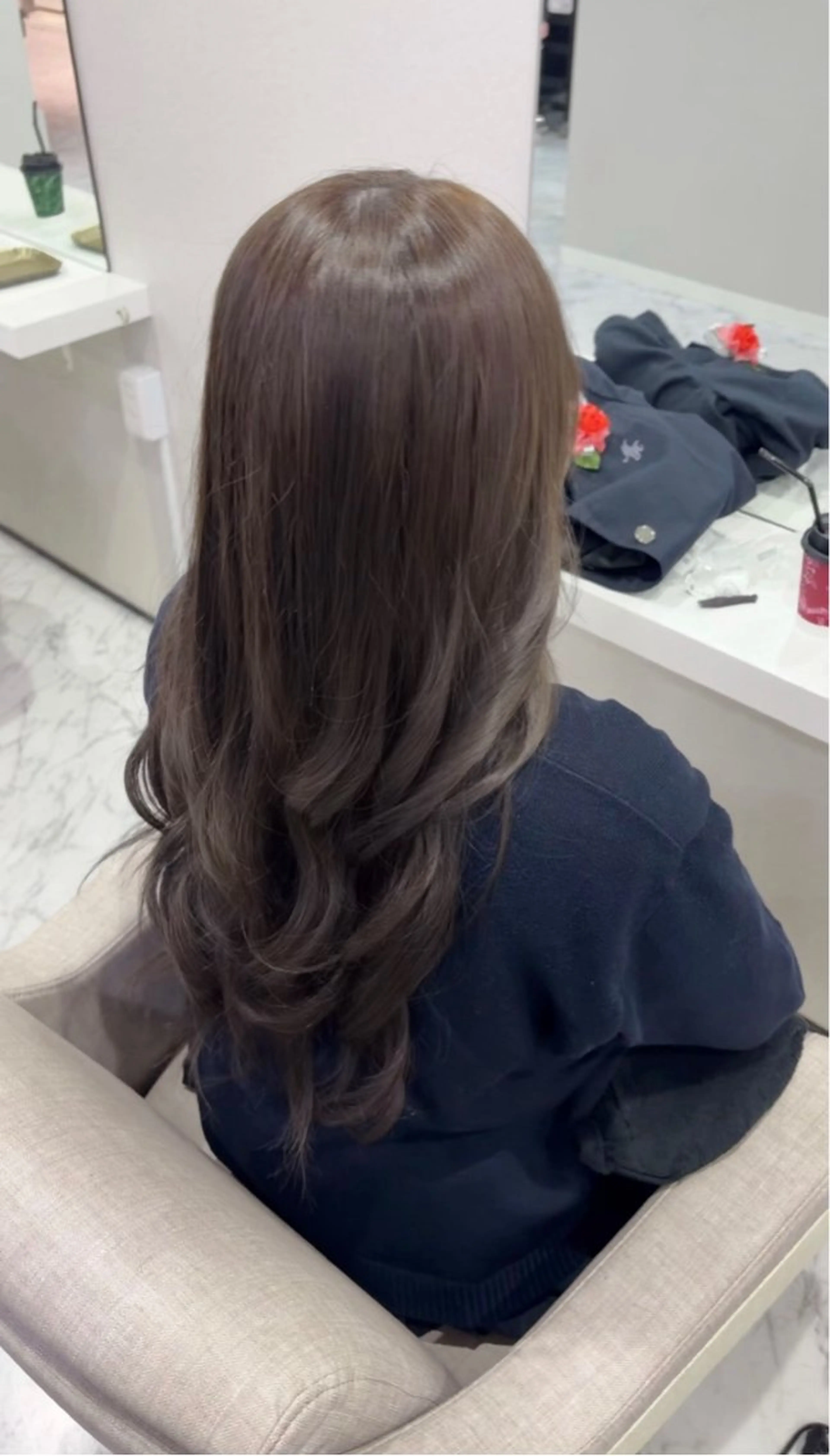 ロング カラー ベージュカラー 透明感カラー オリーブベージュ 石川 花奈のヘアスタイル