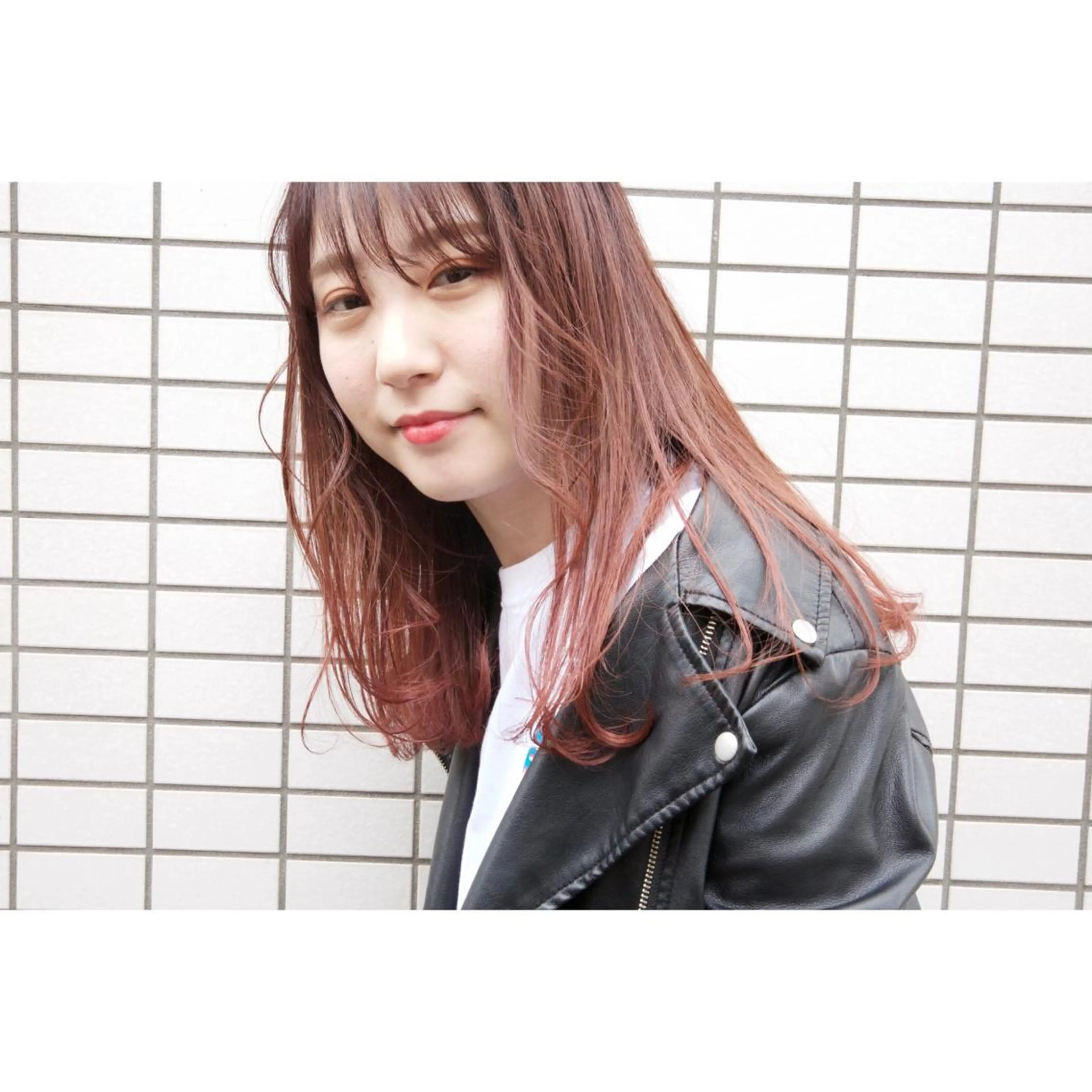 セミロング カラー fio マナミのヘアスタイル