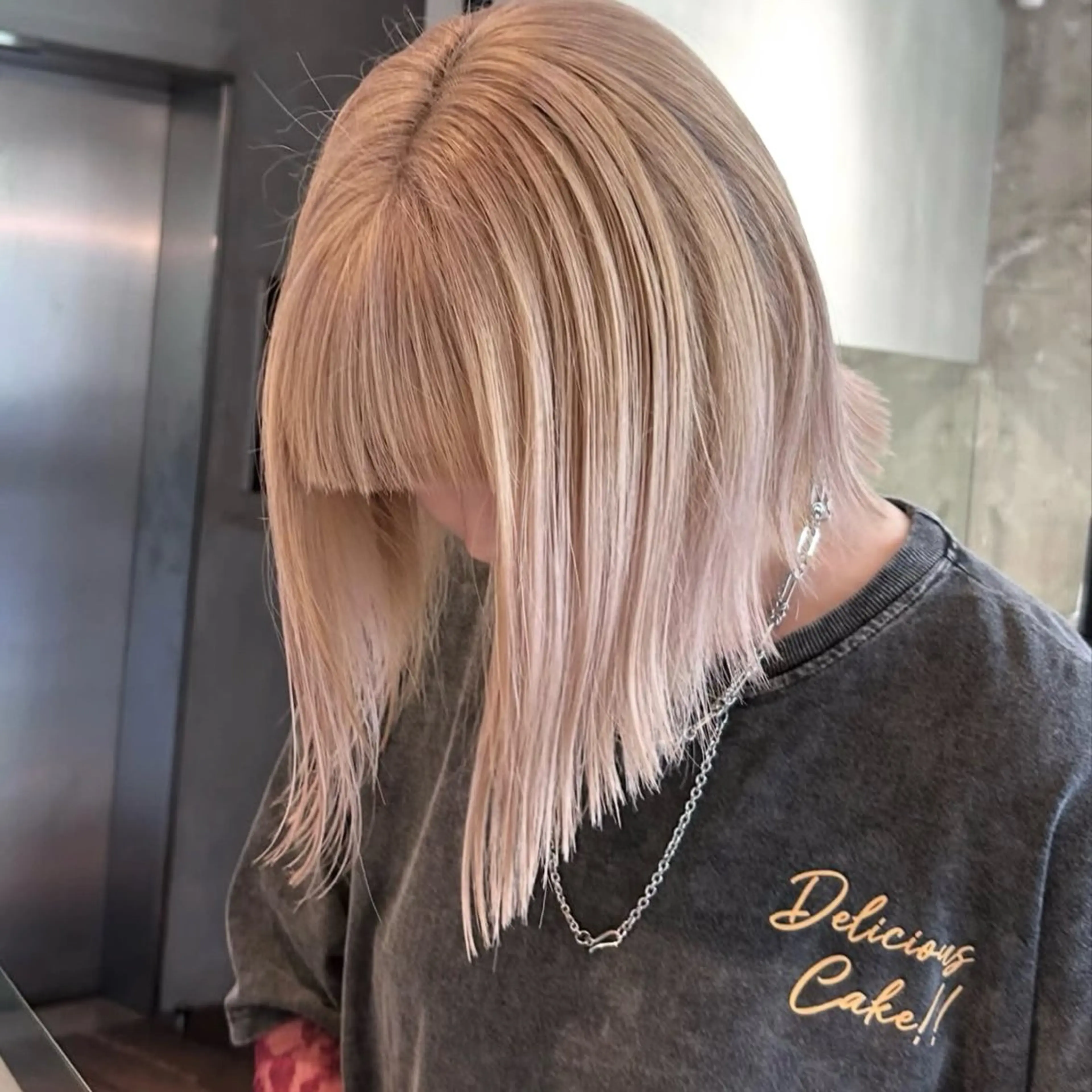 ミディアム カット ヘアカラー idea ルナのヘアスタイル