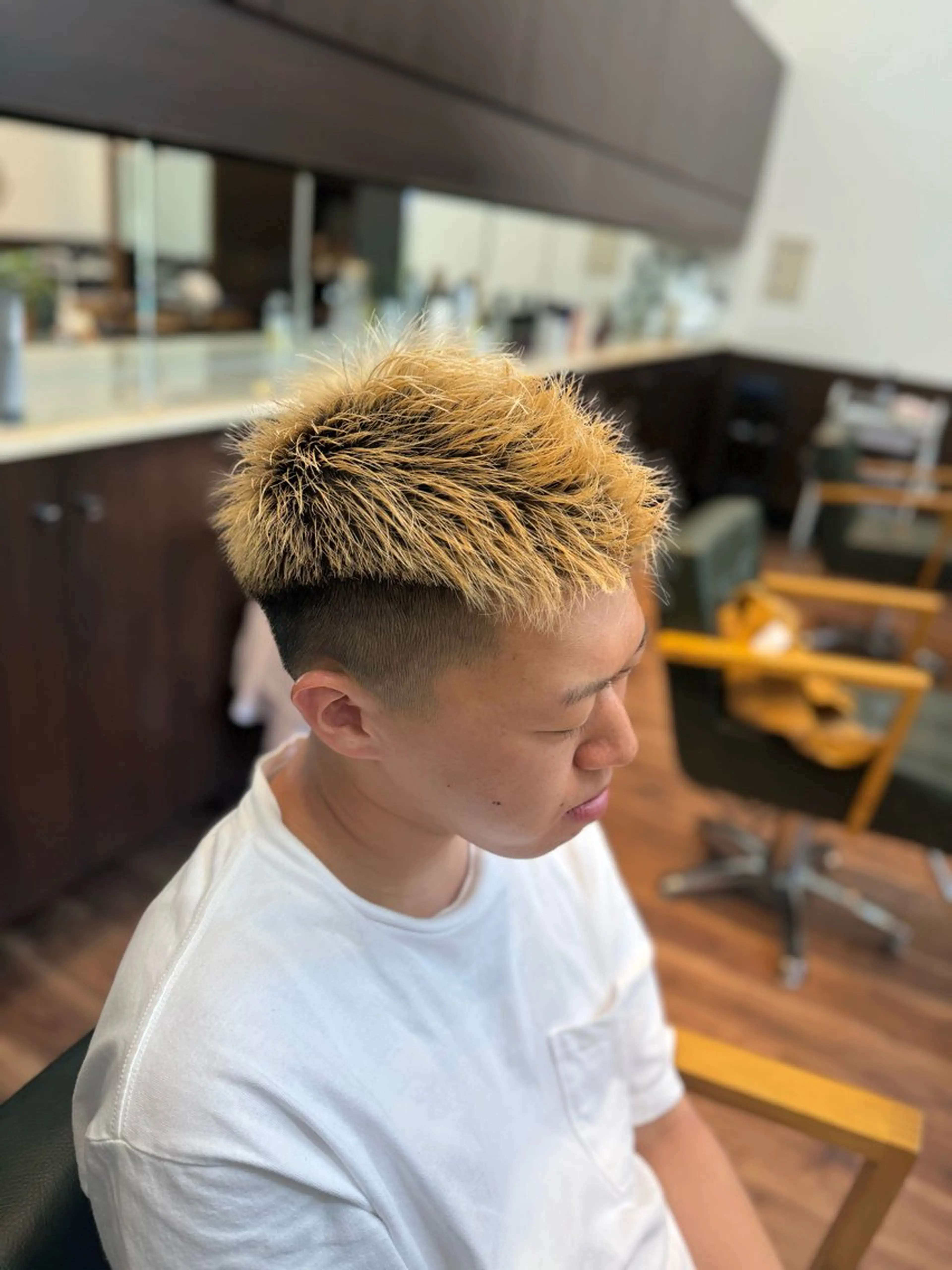 ショート カラー メンズ メンズハイトーン メンズベリーショート ベリーショート ハイトーンカラー ショートヘア カット ヘアカラー トリートメント 長屋 裕也のヘアスタイル