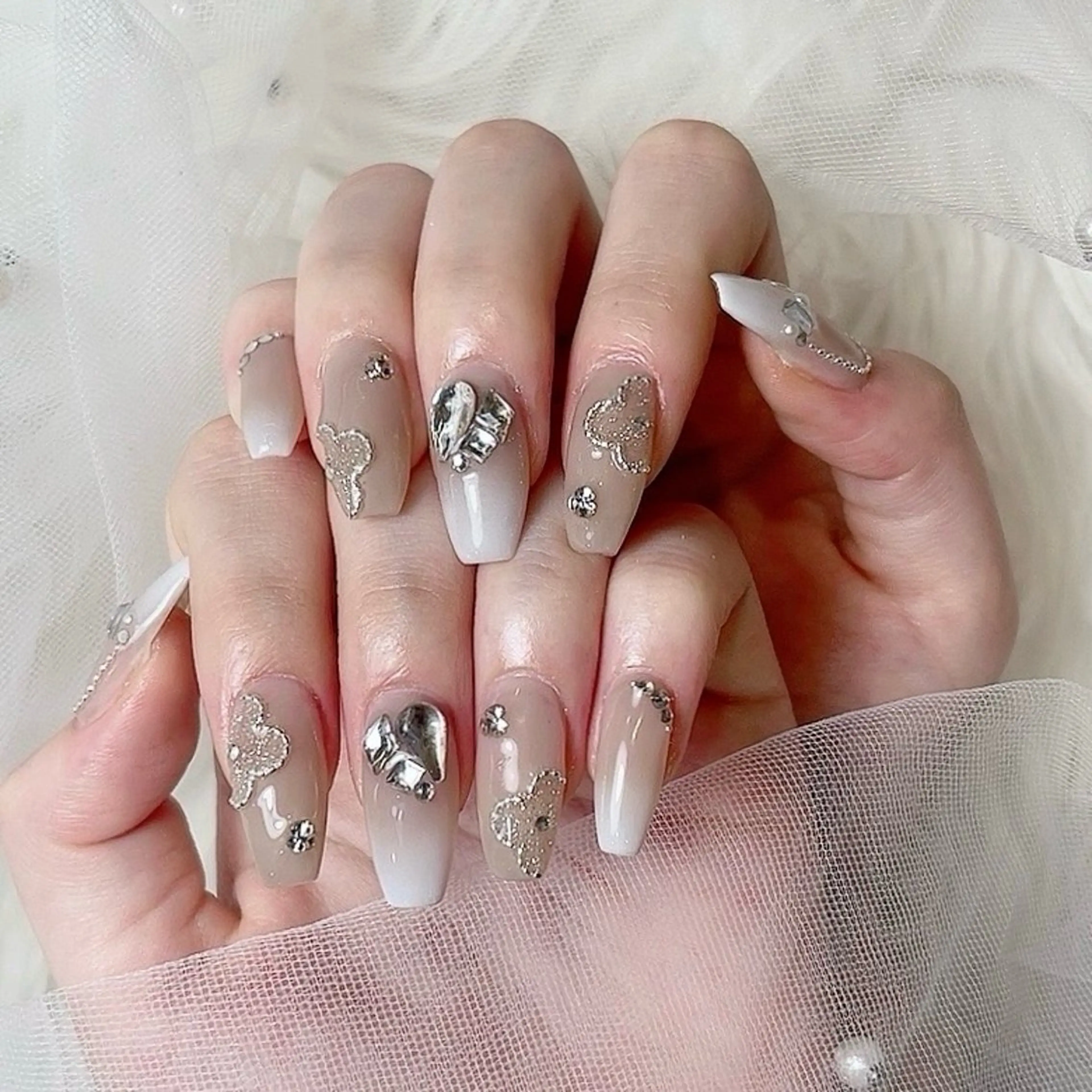 ミディアム 韓国風ヘア ハンドネイル Chiin Nailのネイルデザイン