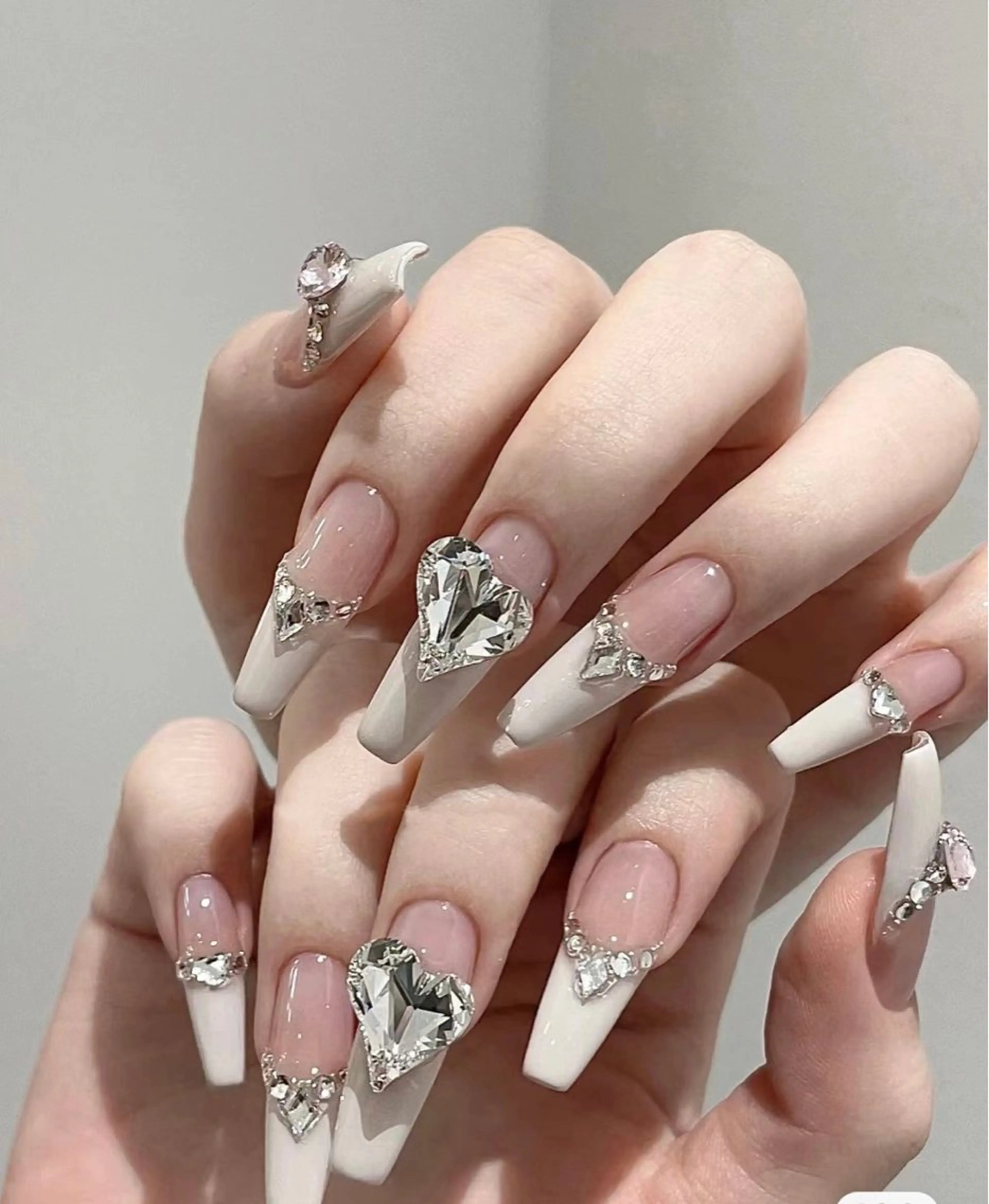 ネイル ハンドネイル Mona【パラジェル ・長さ出し専門店】のネイルデザイン