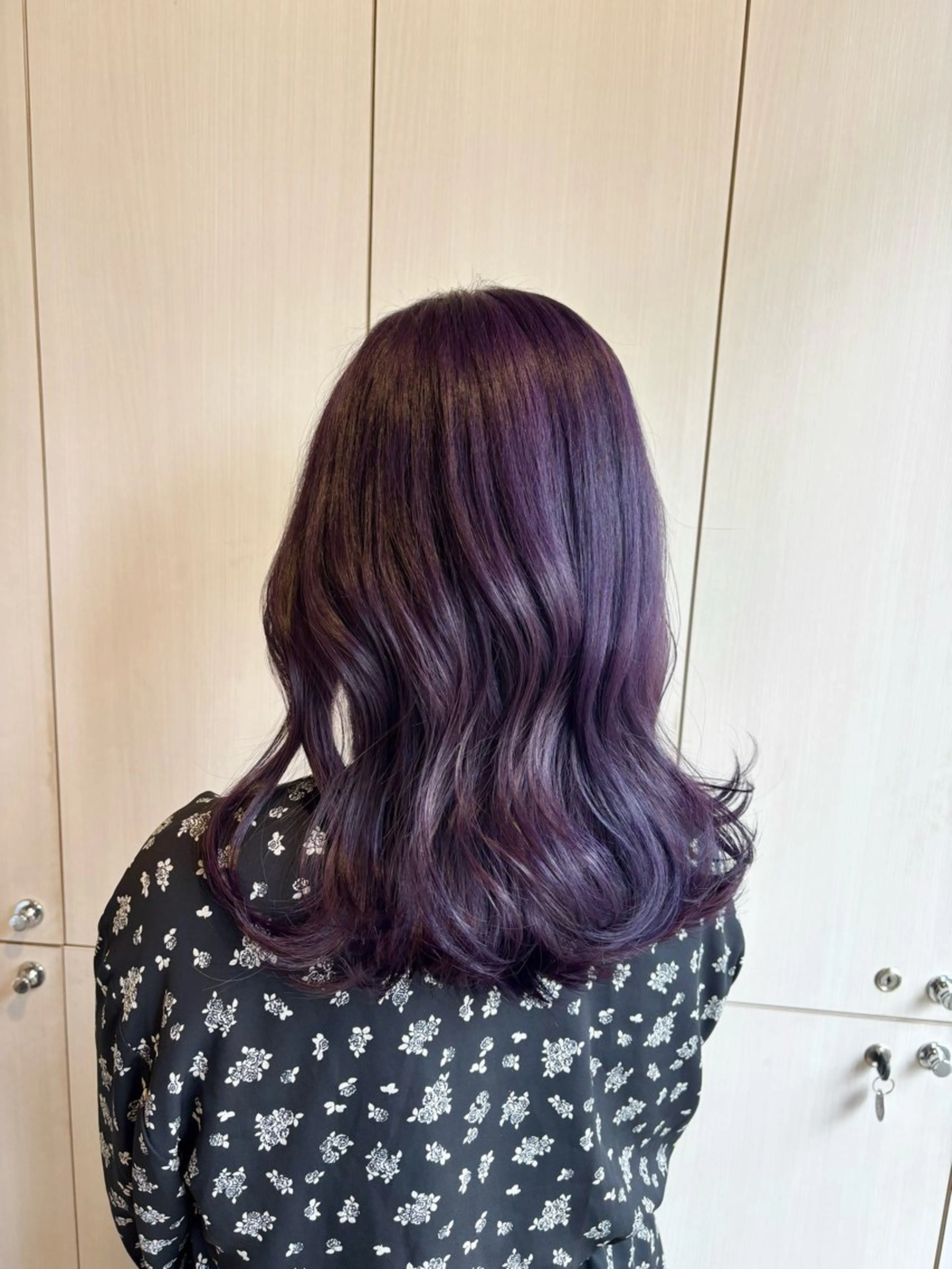 セミロング カラー アッシュ ラベンダーカラー ラベンダーアッシュ パープルカラー カット ヘアカラー たなか もえなのヘアスタイル