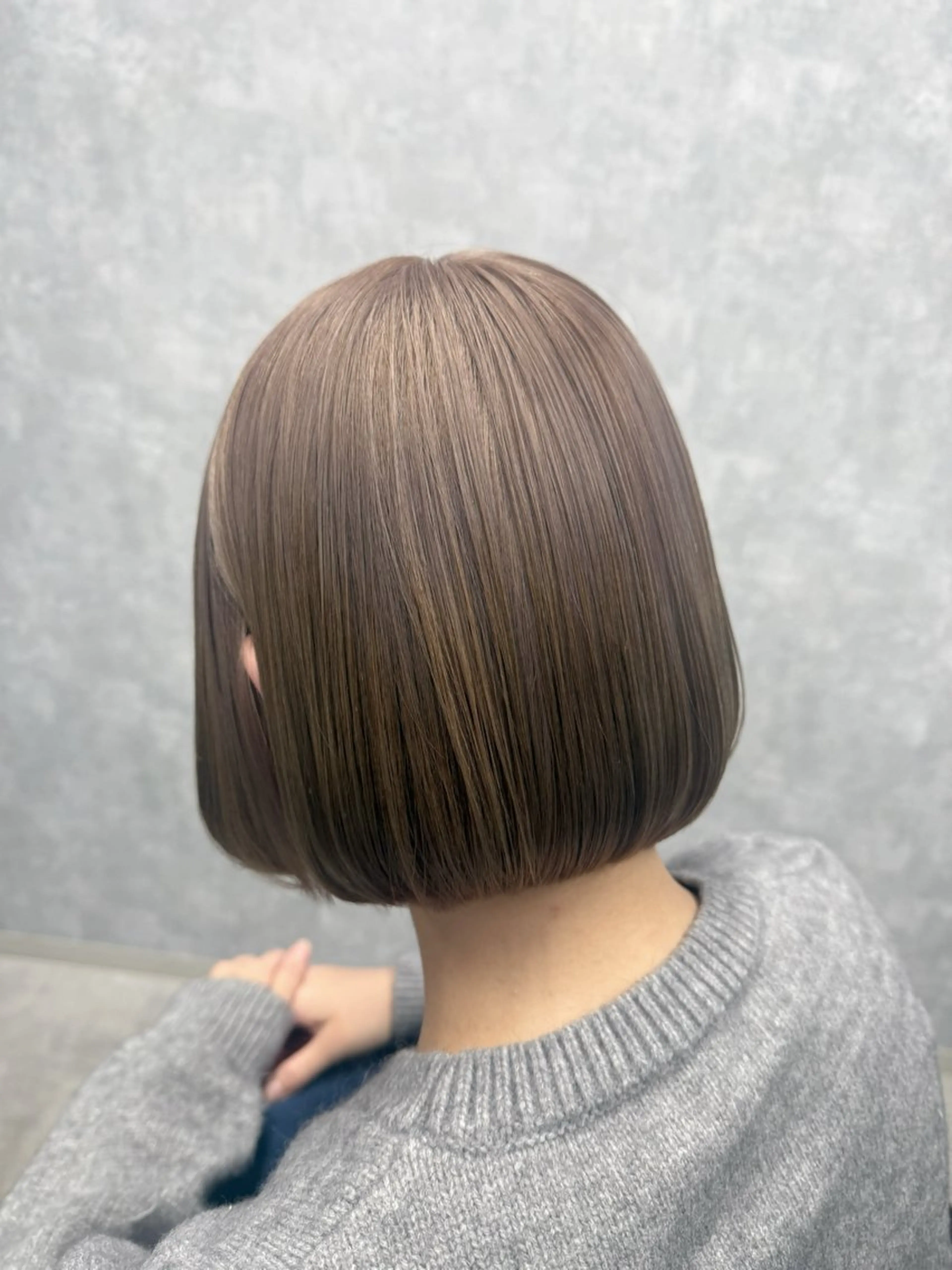 ミディアム カット ハイトーン×艶カラー 🤍MIZUKIのヘアスタイル