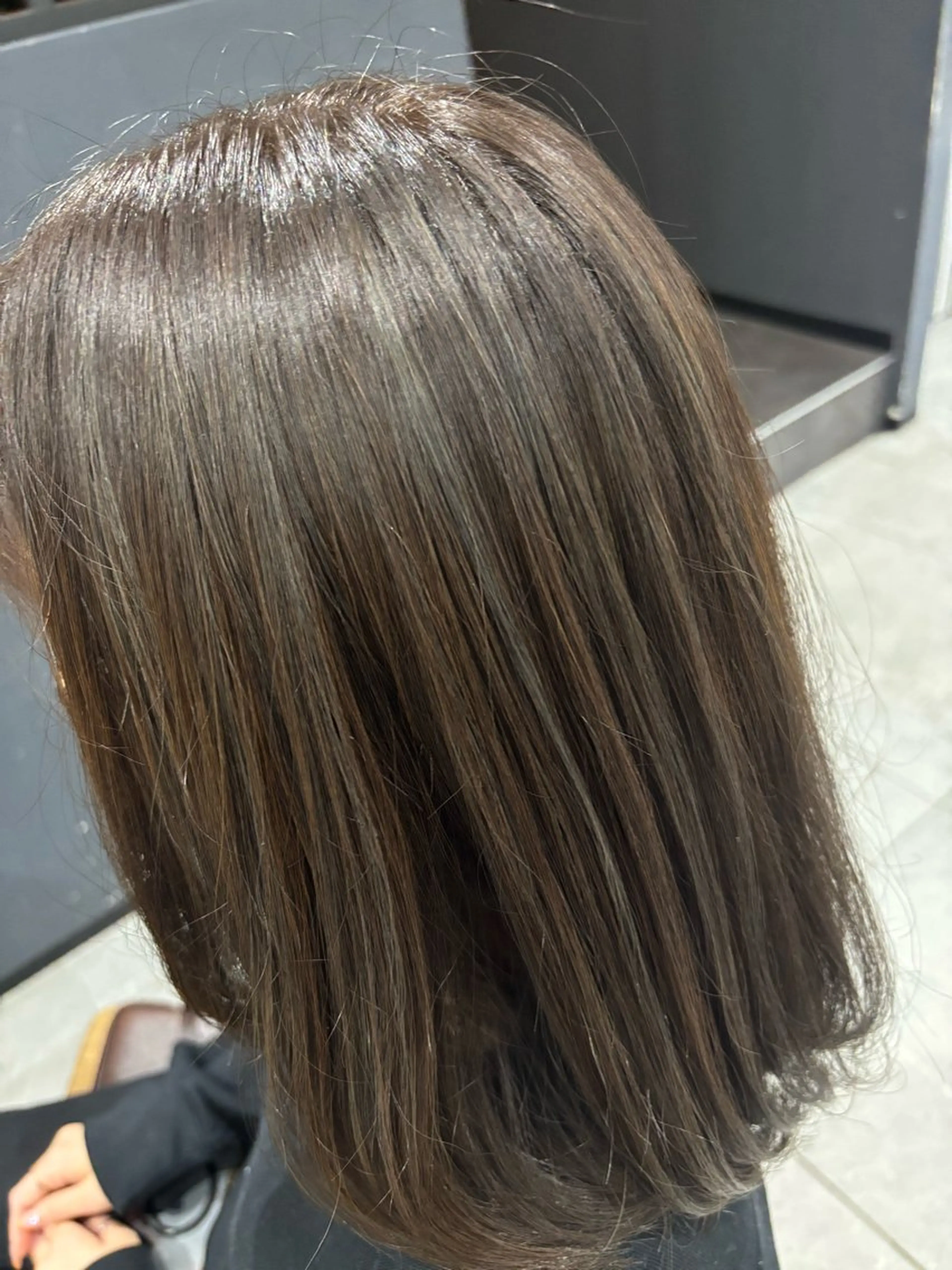 ミディアム カラー 佐古 里美華のヘアスタイル