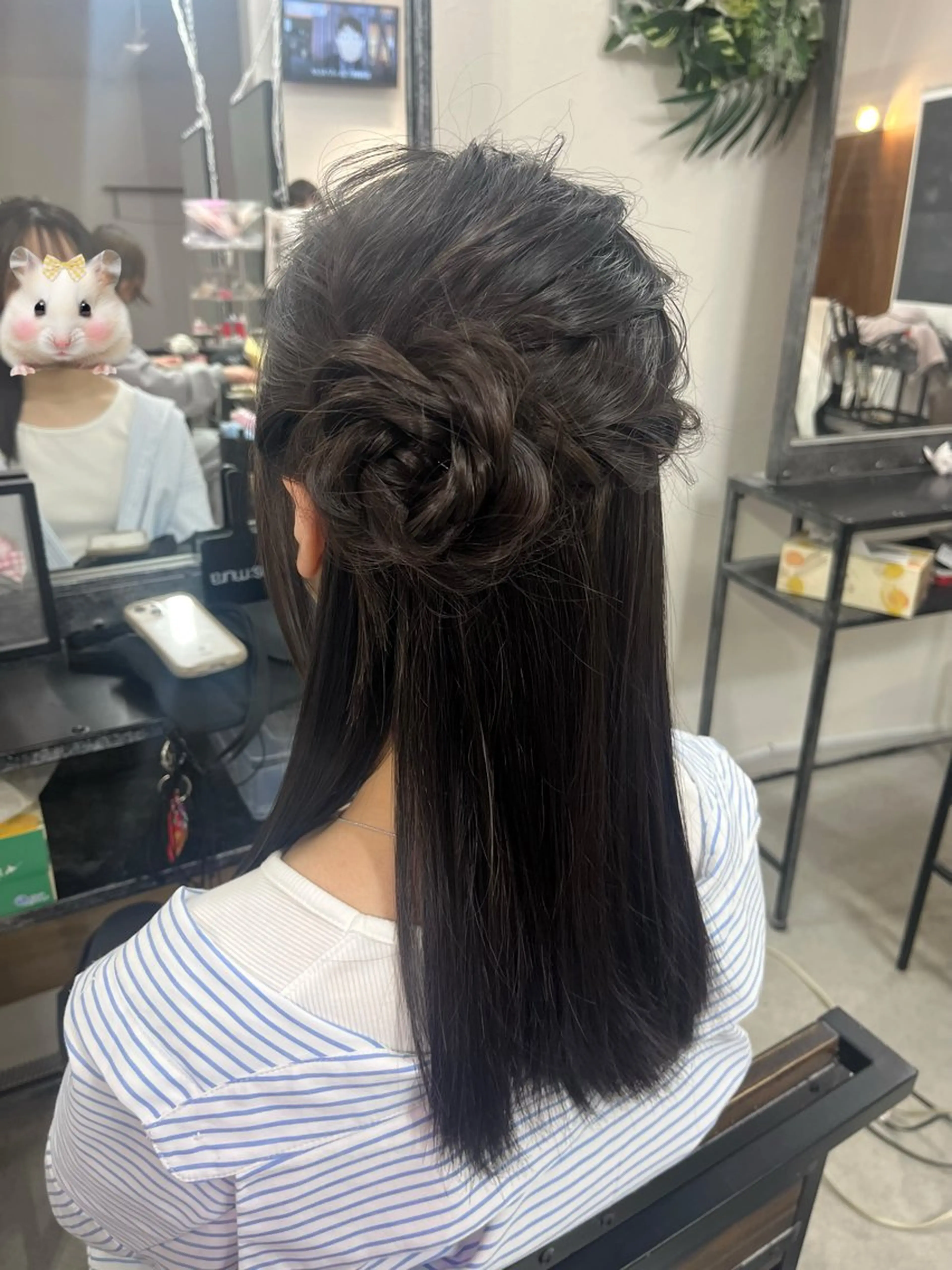 セミロング ヘアアレンジ 山﨑 美空のヘアスタイル