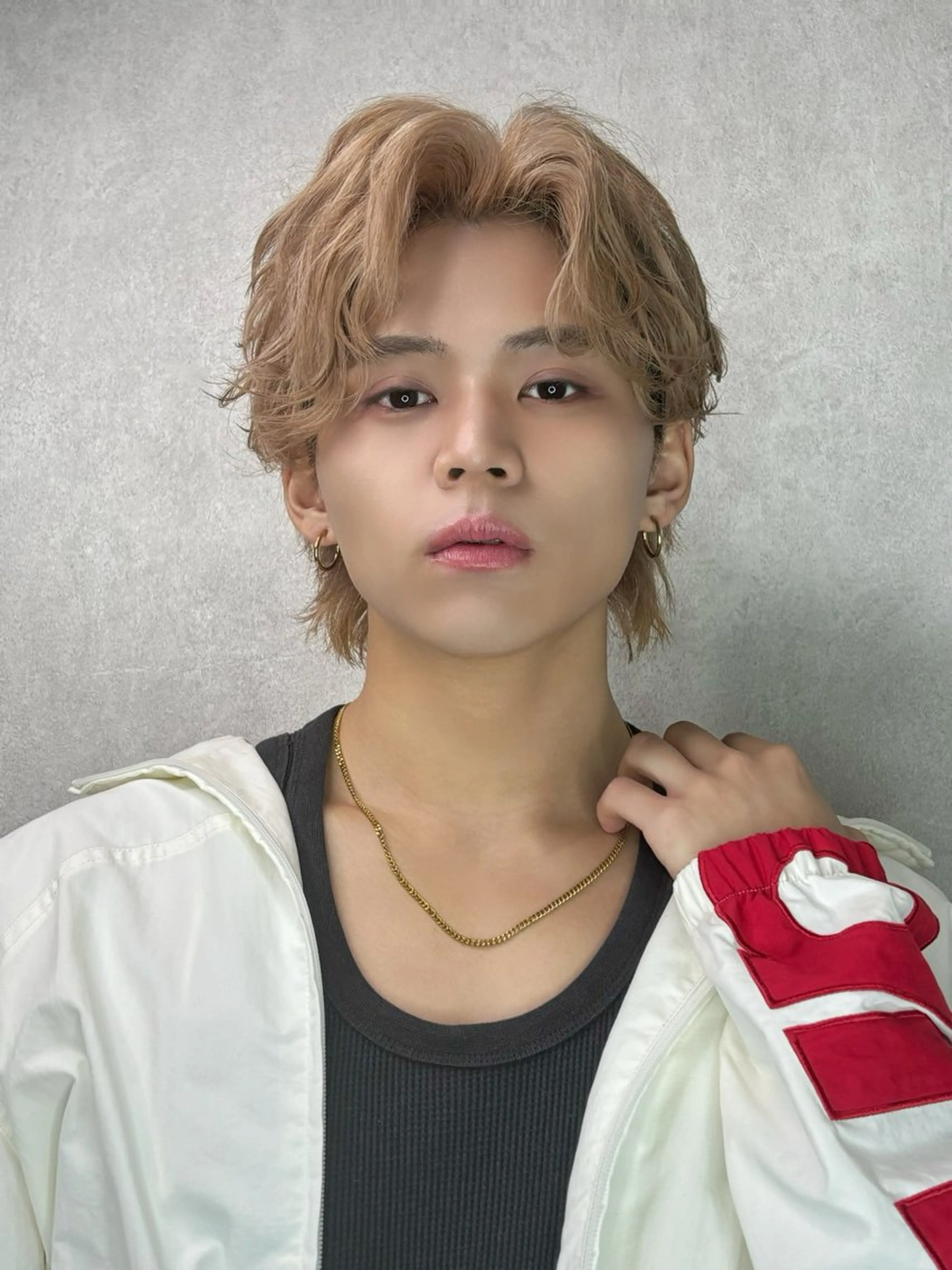 ショート カラー カット ヘアカラー ✨️センターパート/ 曲がる縮毛矯正✨️のヘアスタイル