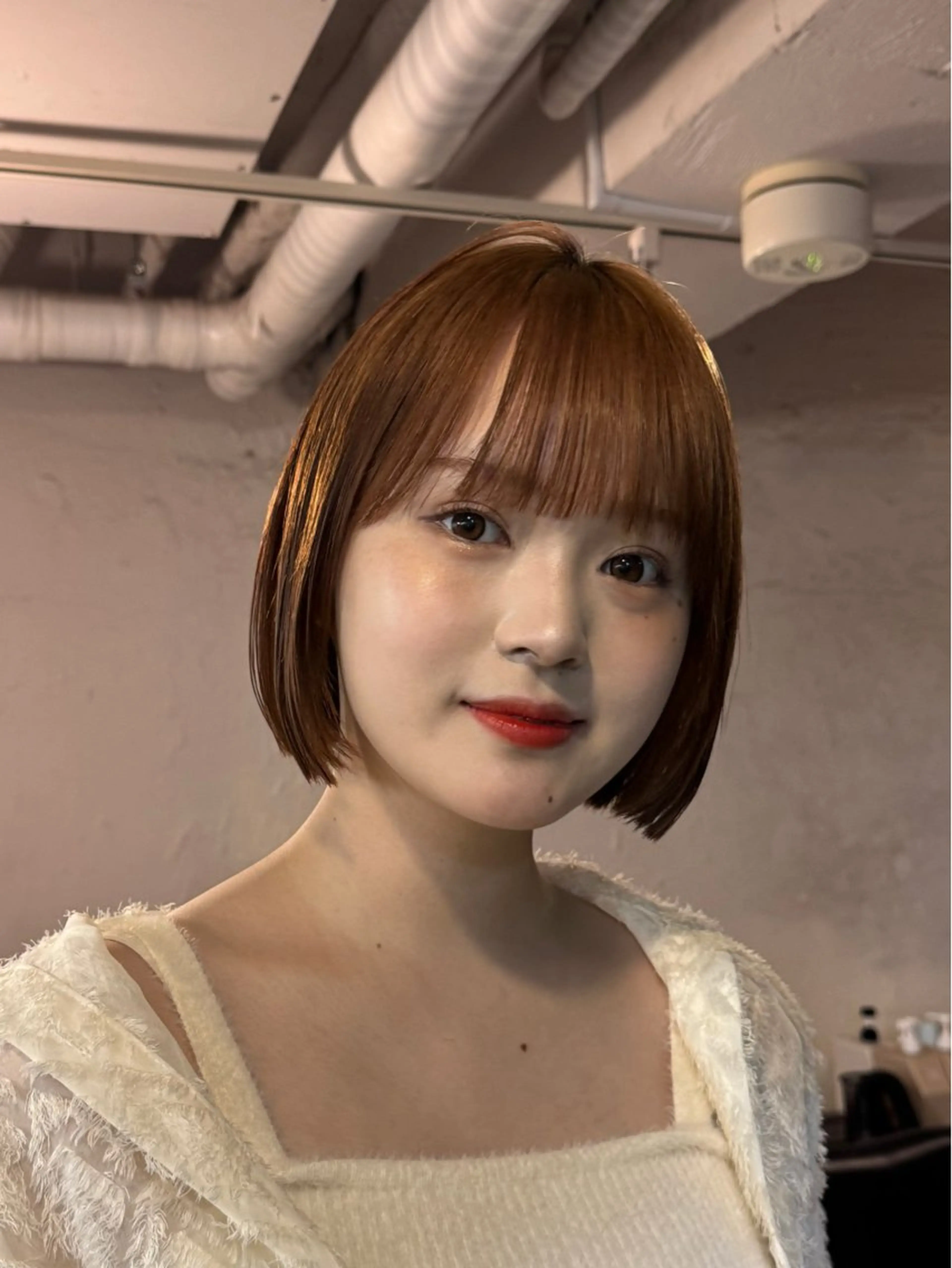 ショート カット ヘアカラー 顔まわりレイヤー 透明感カラー🩵🩵のヘアスタイル