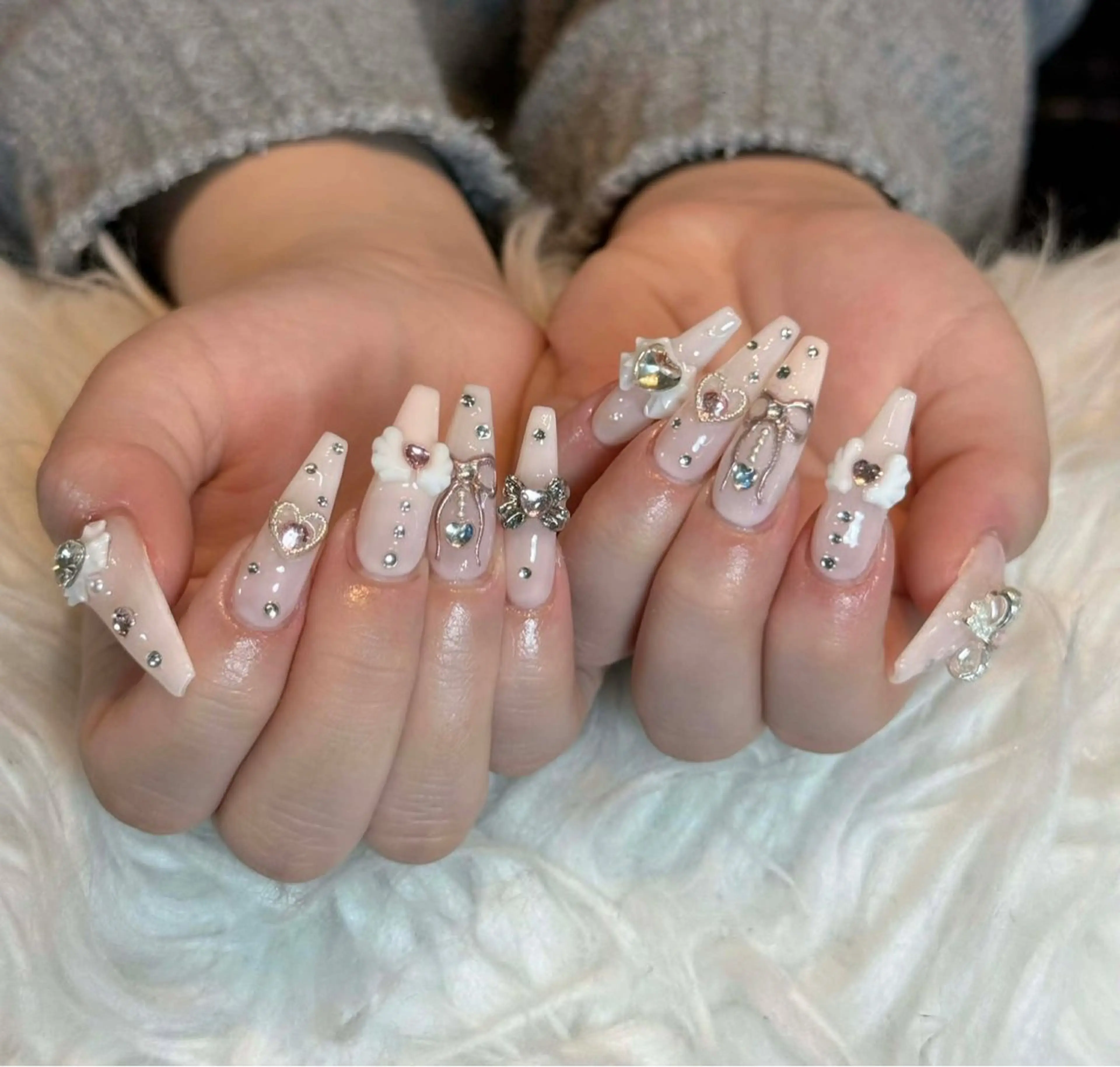 ネイル チークネイル ドット フレンチネイル グラデーション ハート ハンドネイル ハンドケア Eli Nails 新宿のネイルデザイン