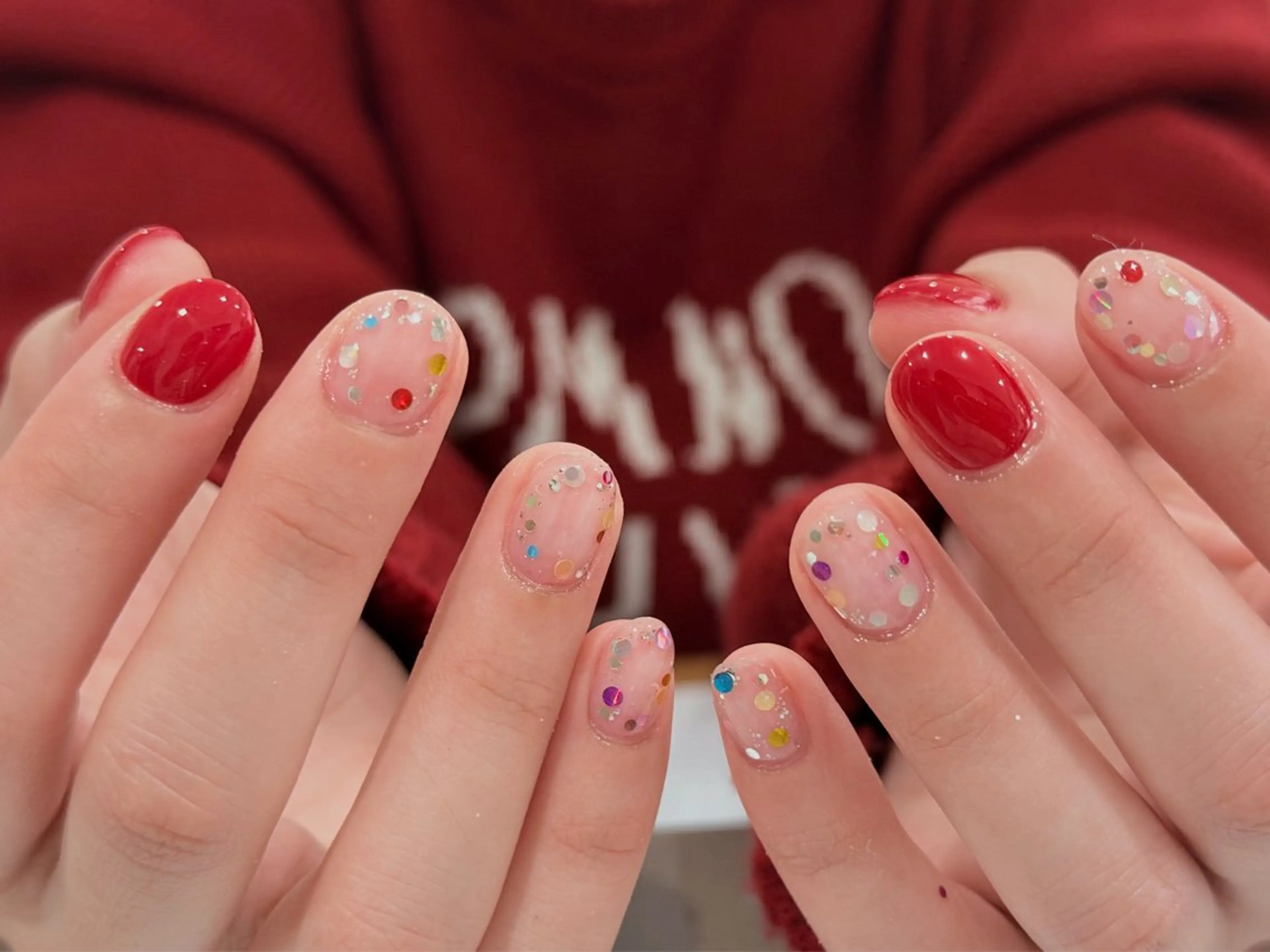 ネイル キラキラネイル 赤色 ハンドネイル ANOVA アノヴァのネイルデザイン