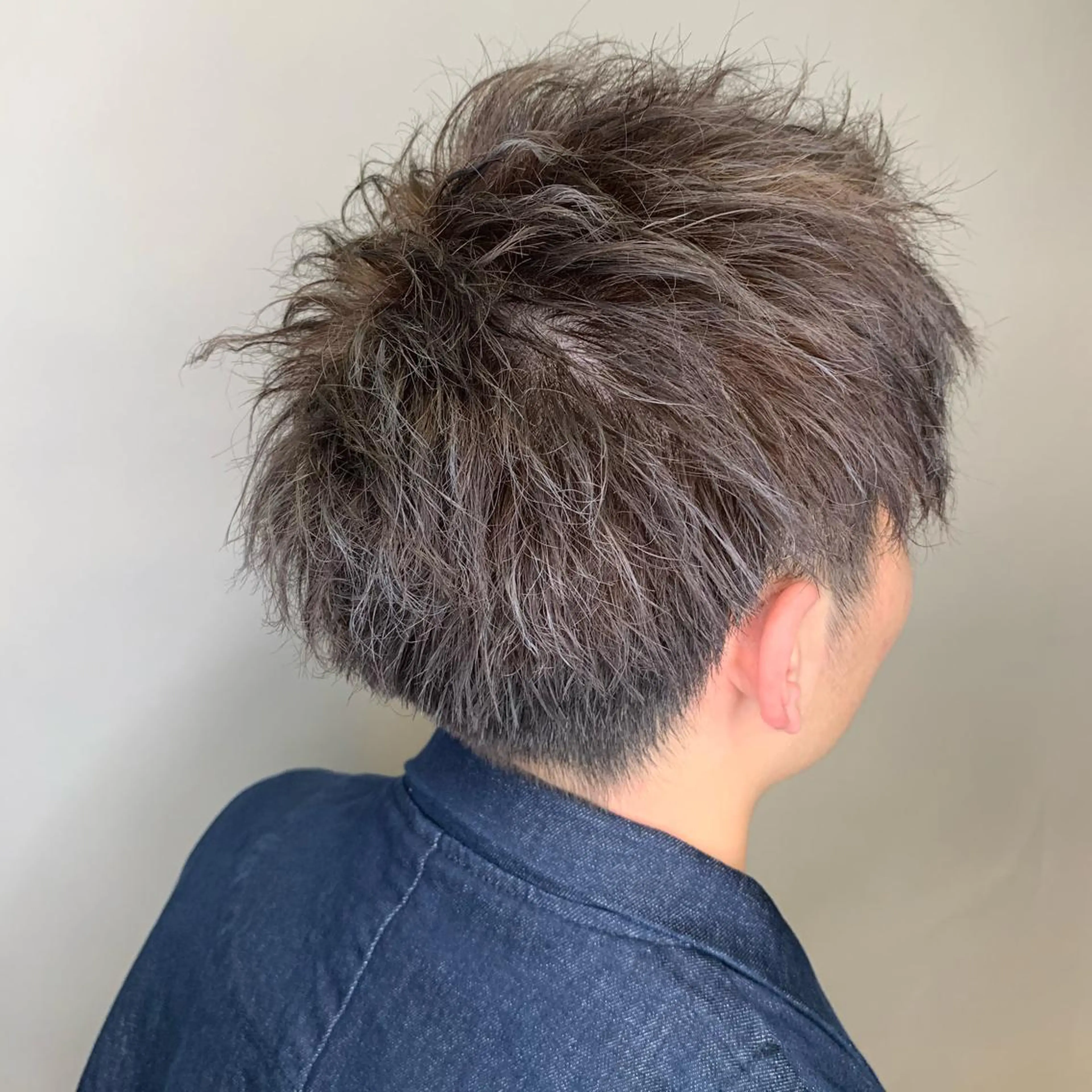 ショート カラー メンズ グレージュ パープルカラー パープルグレージュ ヘアカラー トリートメント ウスイ ハルカのヘアスタイル