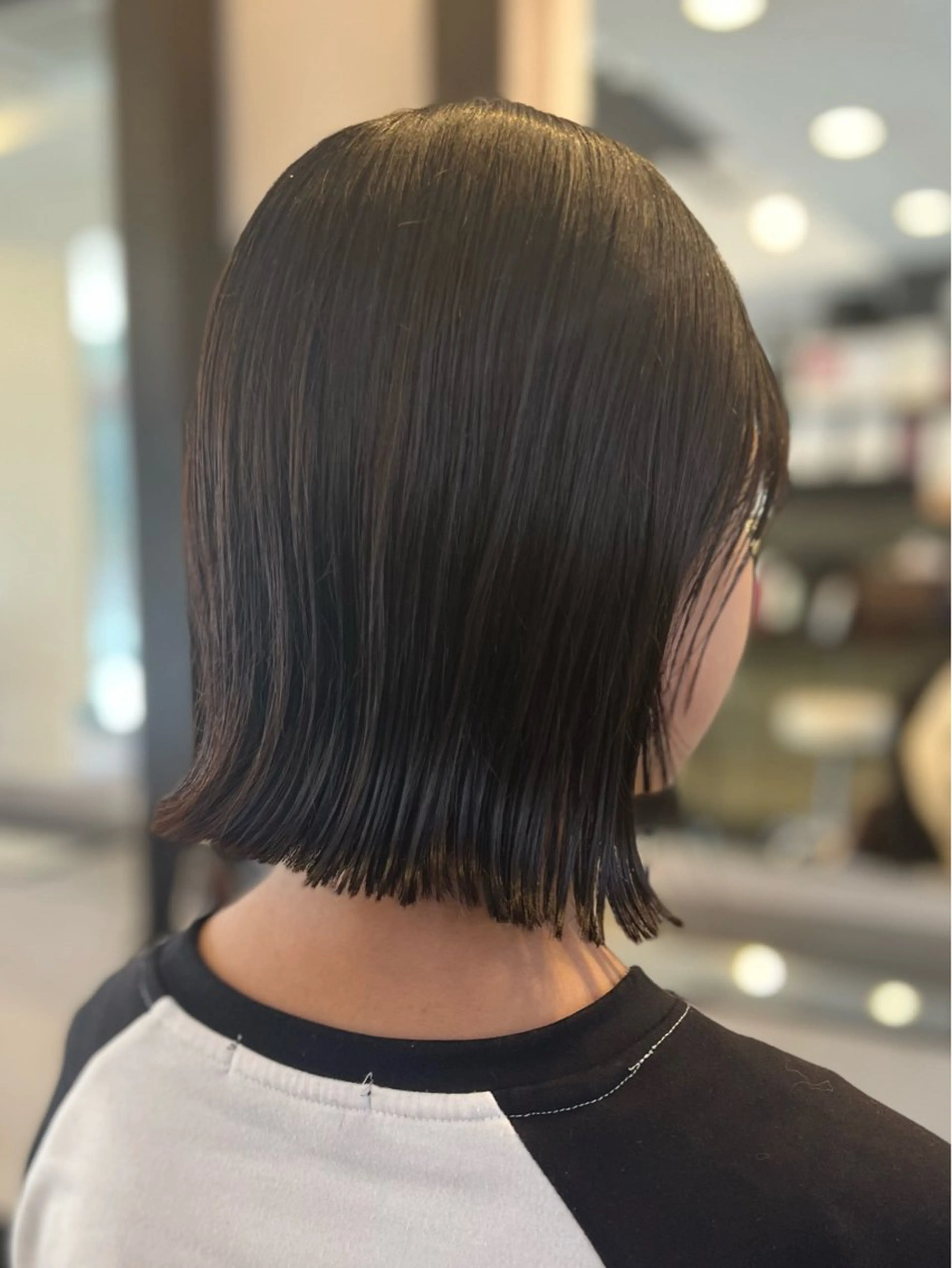 ミディアム ボブ 外ハネヘア アトリエファゴ Yuineのヘアスタイル