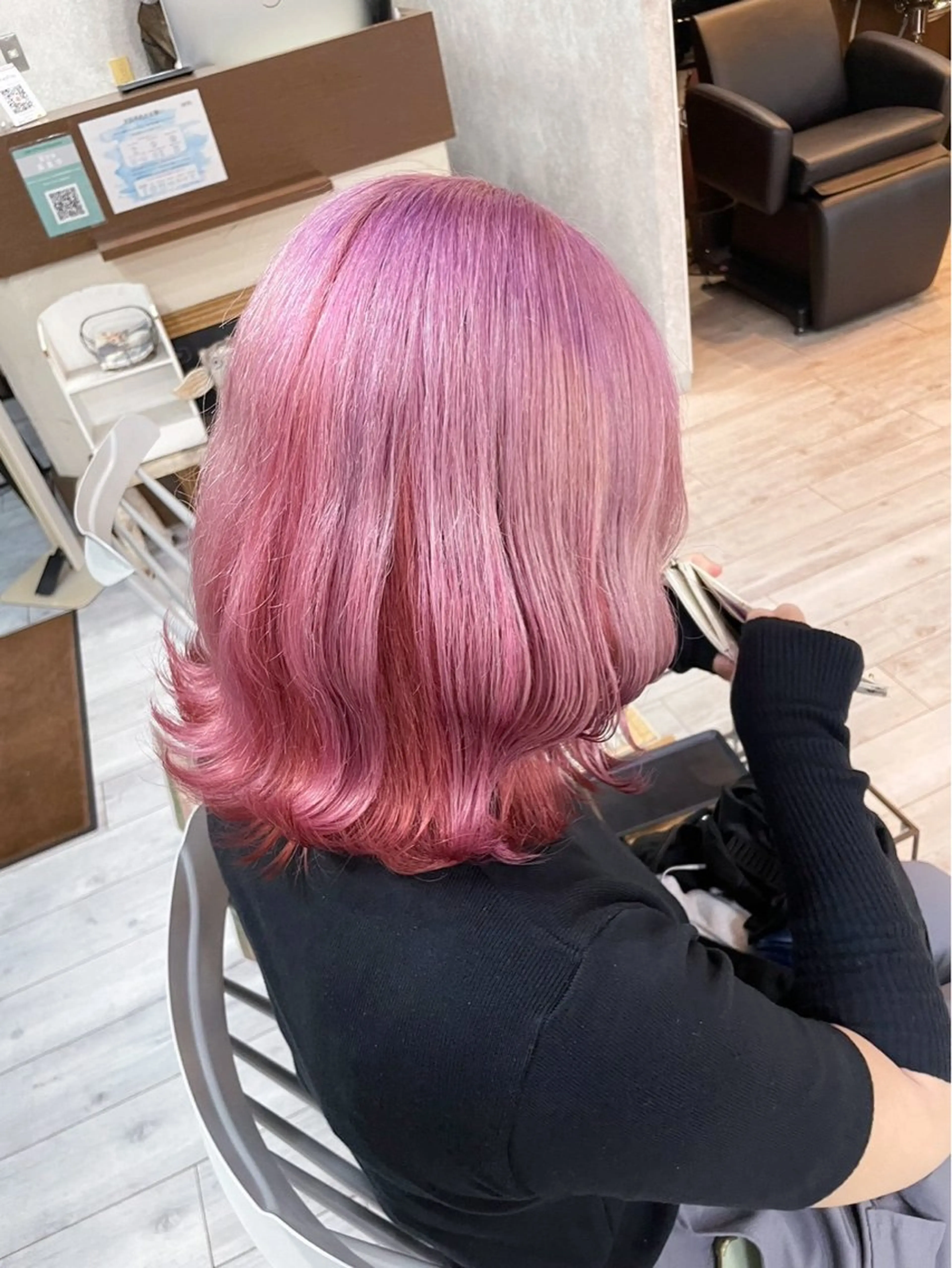 ミディアム カラー ピンクカラー ヘアカラー トリートメント イワタ マハ/ minim hairのヘアスタイル