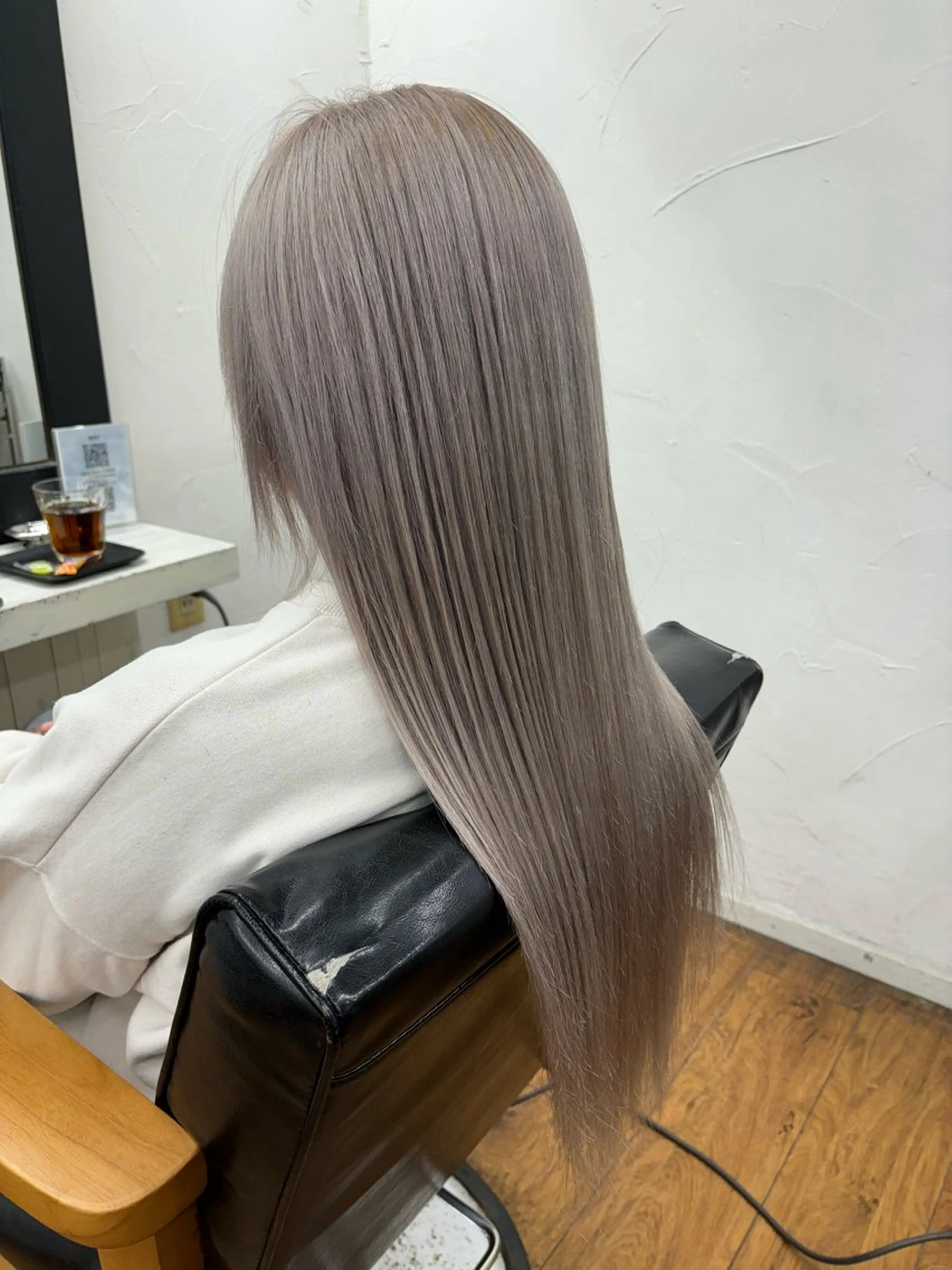ロング カラー ブリーチ ヘアカラー 香野 優子のヘアスタイル
