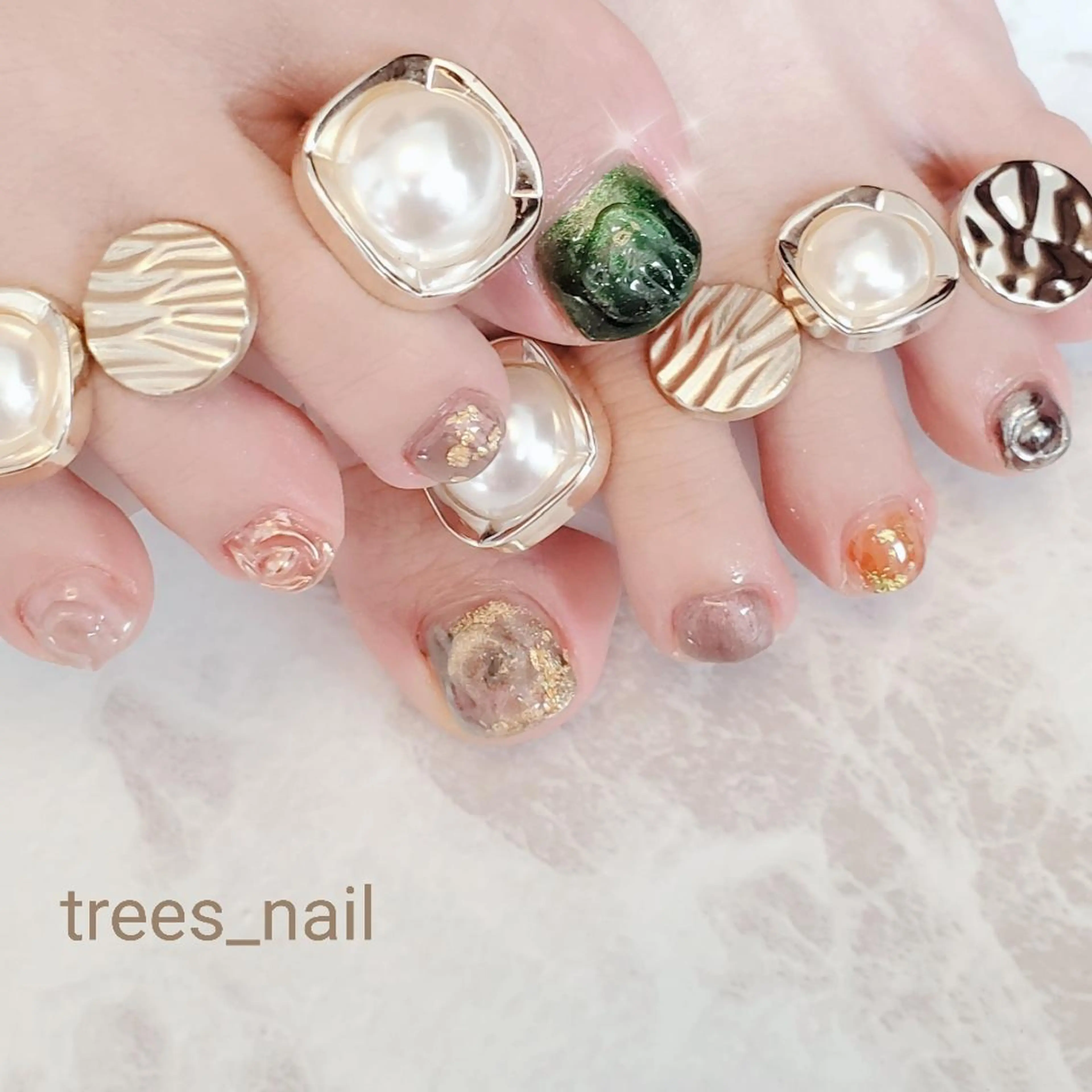 ネイル アートネイル フットネイル ミラーネイル ニュアンスネイル ハンドネイル フットネイル trees_ nailのネイルデザイン