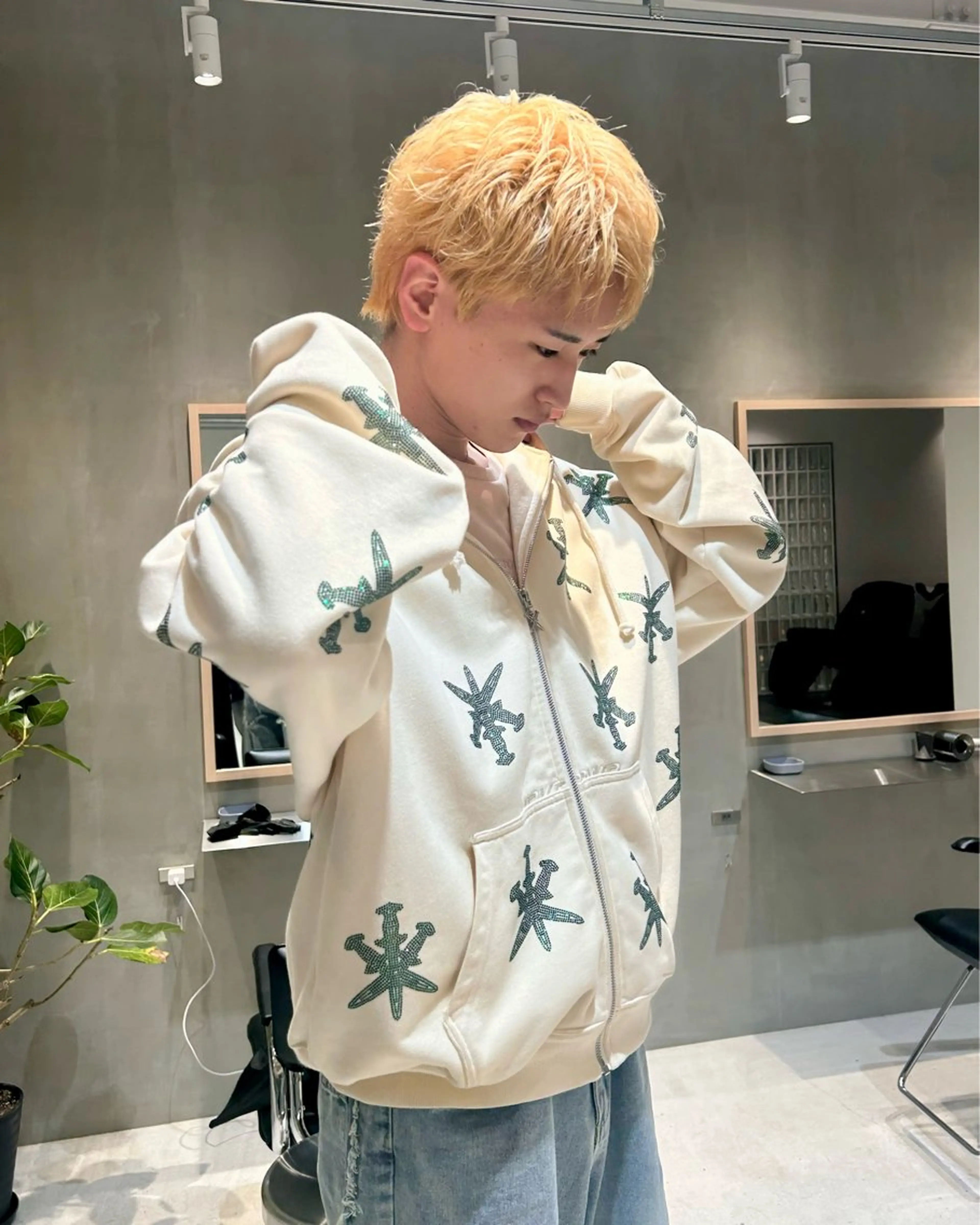 カラー 塔尾 真那のヘアスタイル