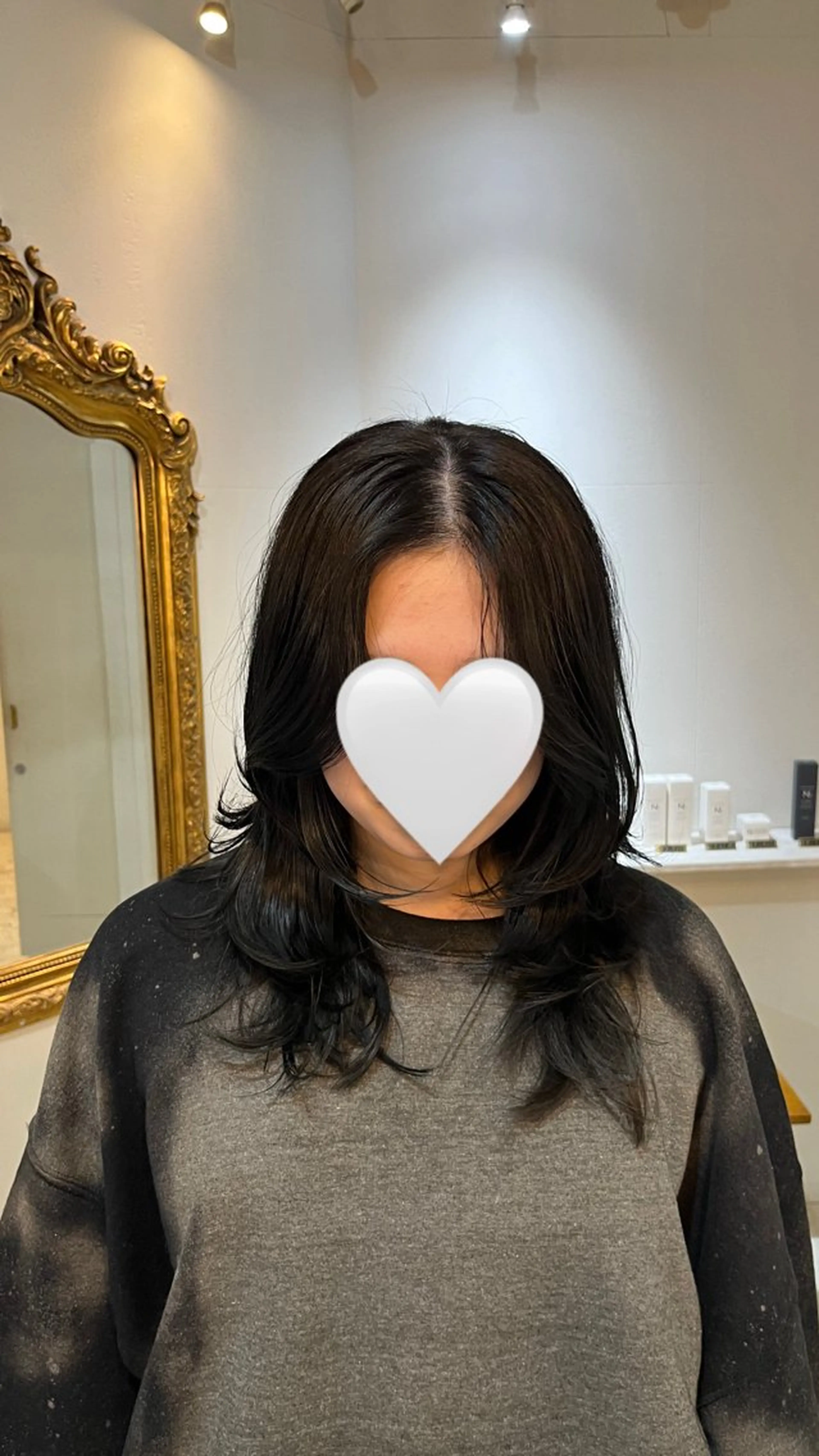 ミディアム レイヤーカット 🩶ハイトーン🖤 URARAのヘアスタイル