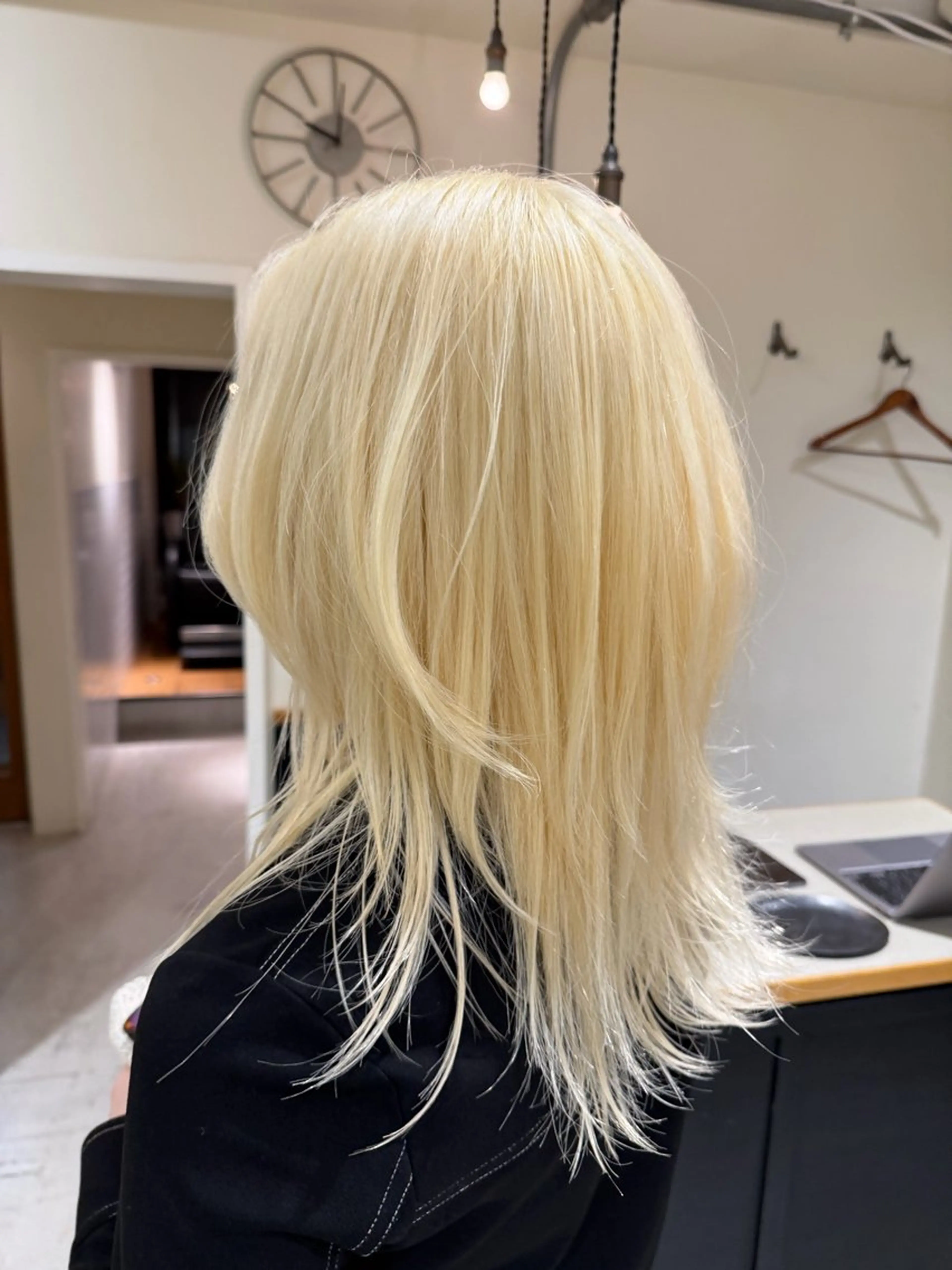 カラー 白崎 珠莉のヘアスタイル