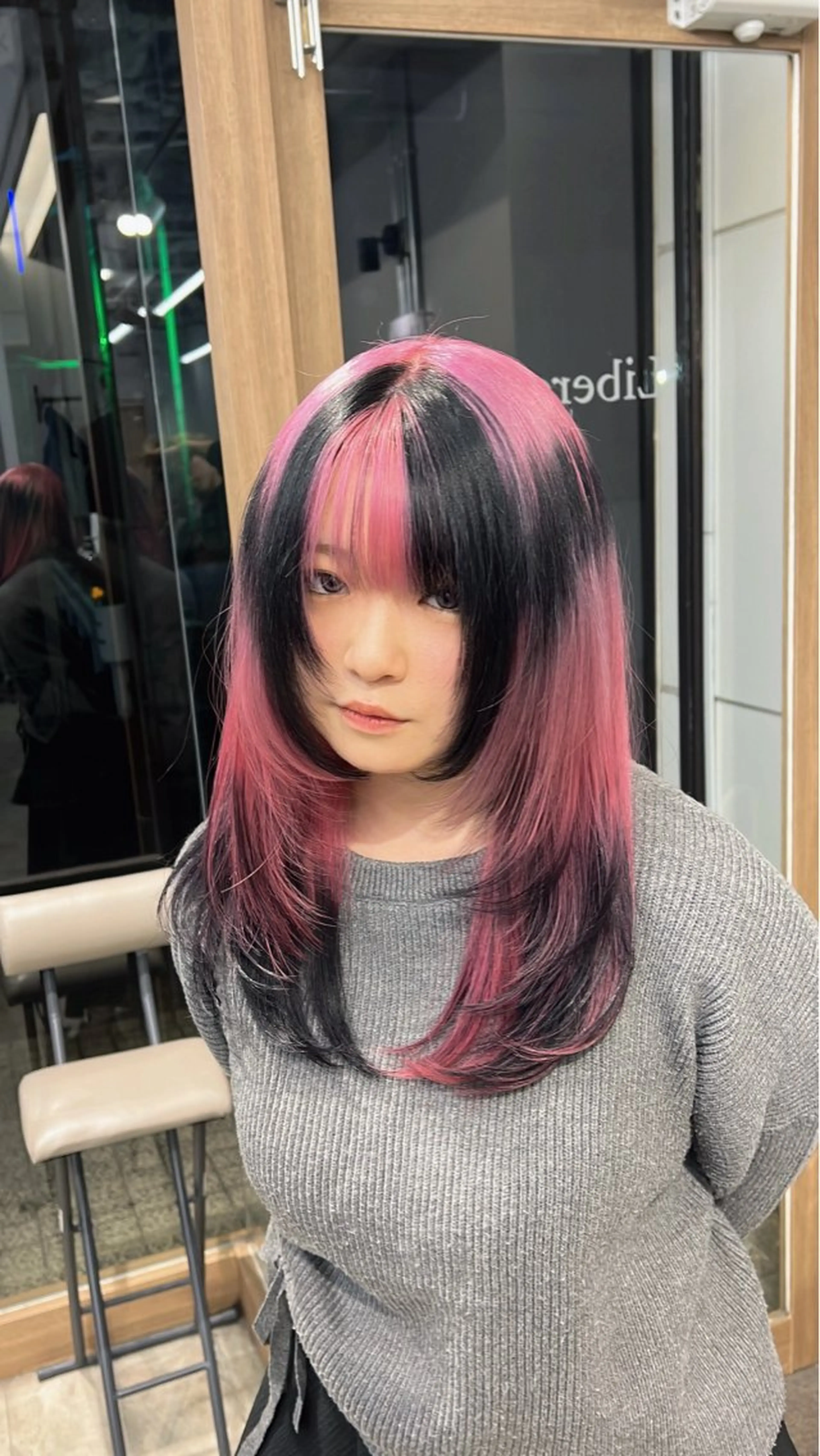 セミロング カラー ヘアアレンジ ブリーチ毛の縮毛矯正 ハイトーン/岡本智樹のヘアスタイル