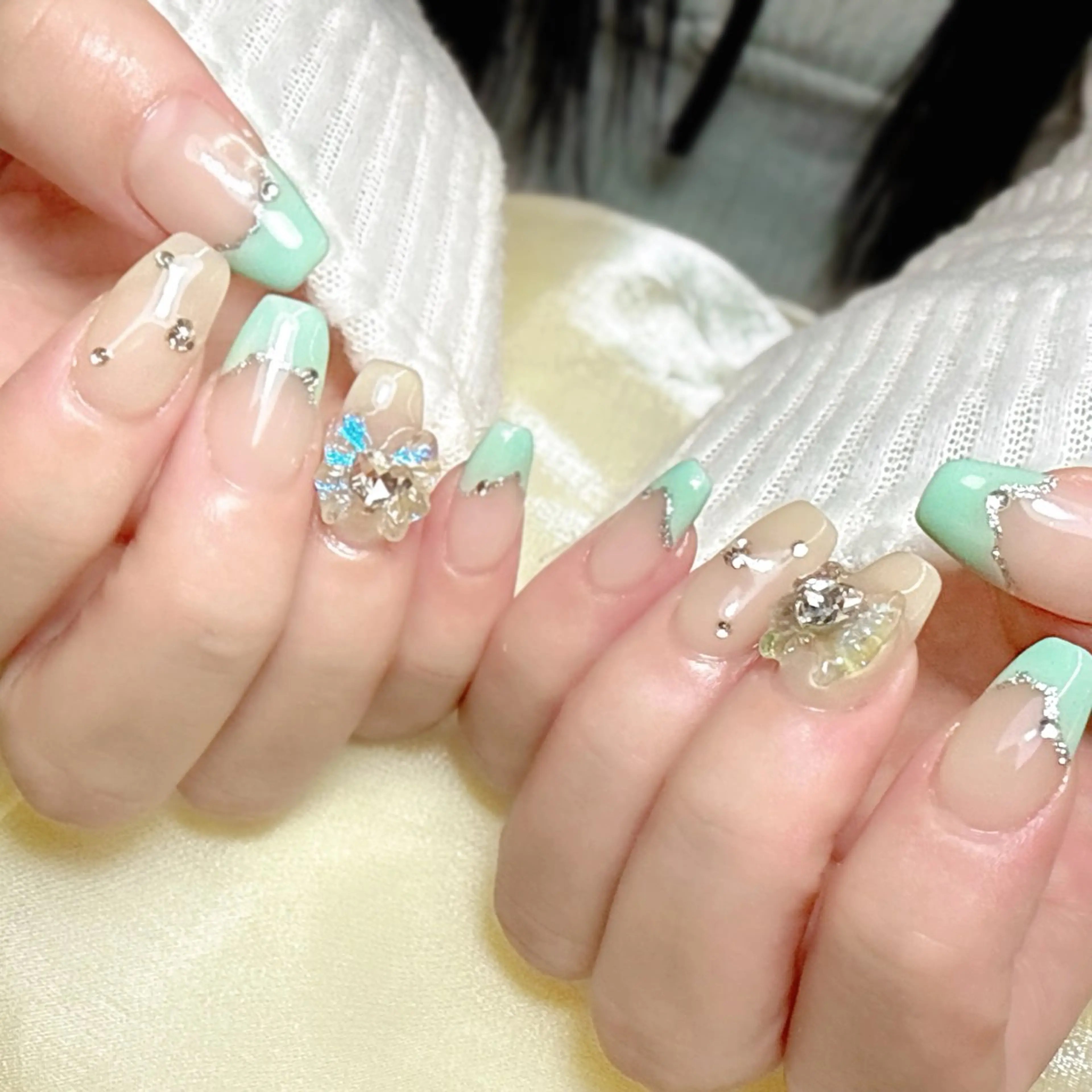 ネイル ハンドネイル グロー ネイルのネイルデザイン