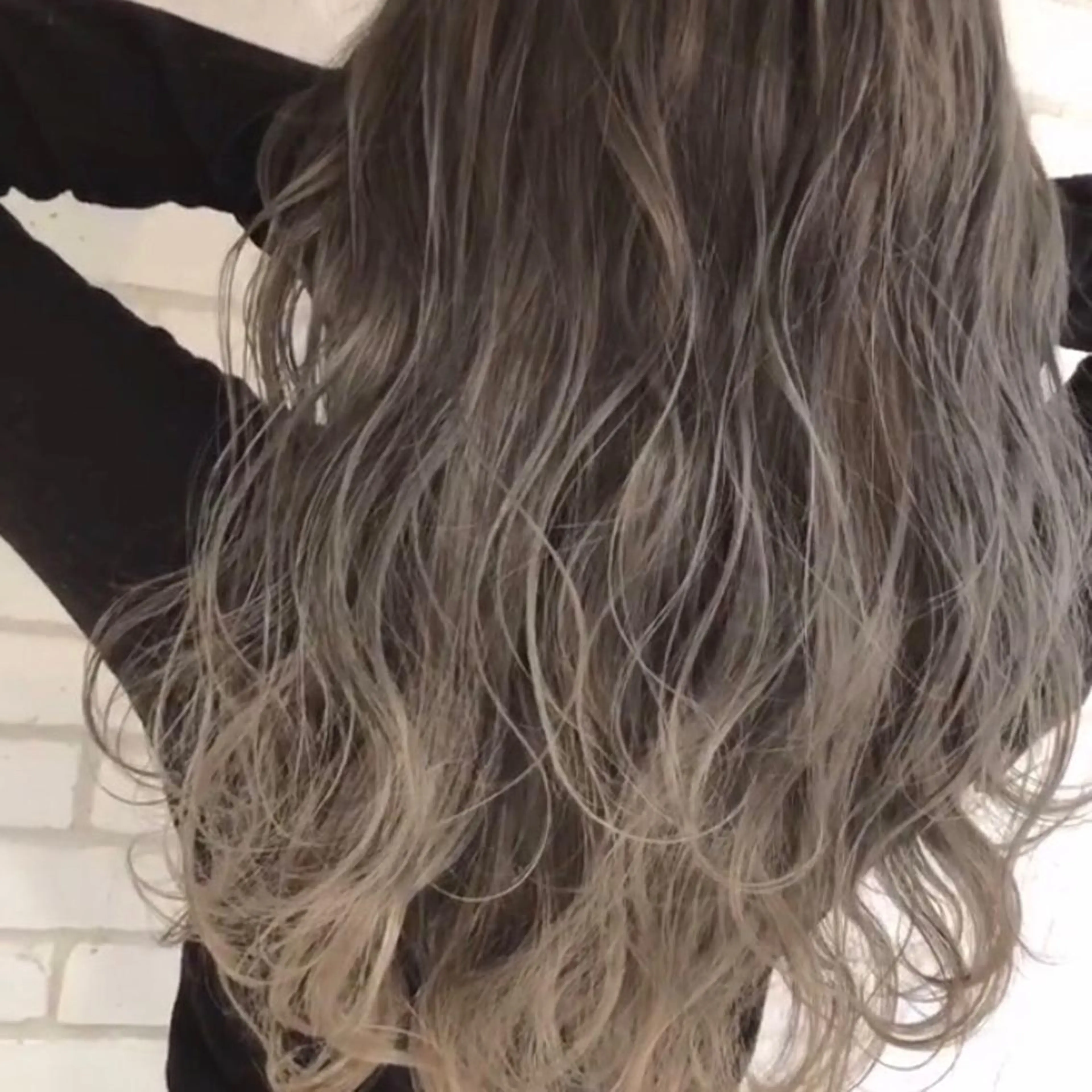 ロング ハイライト レイヤーカット ヘアカラー Style Tのヘアスタイル